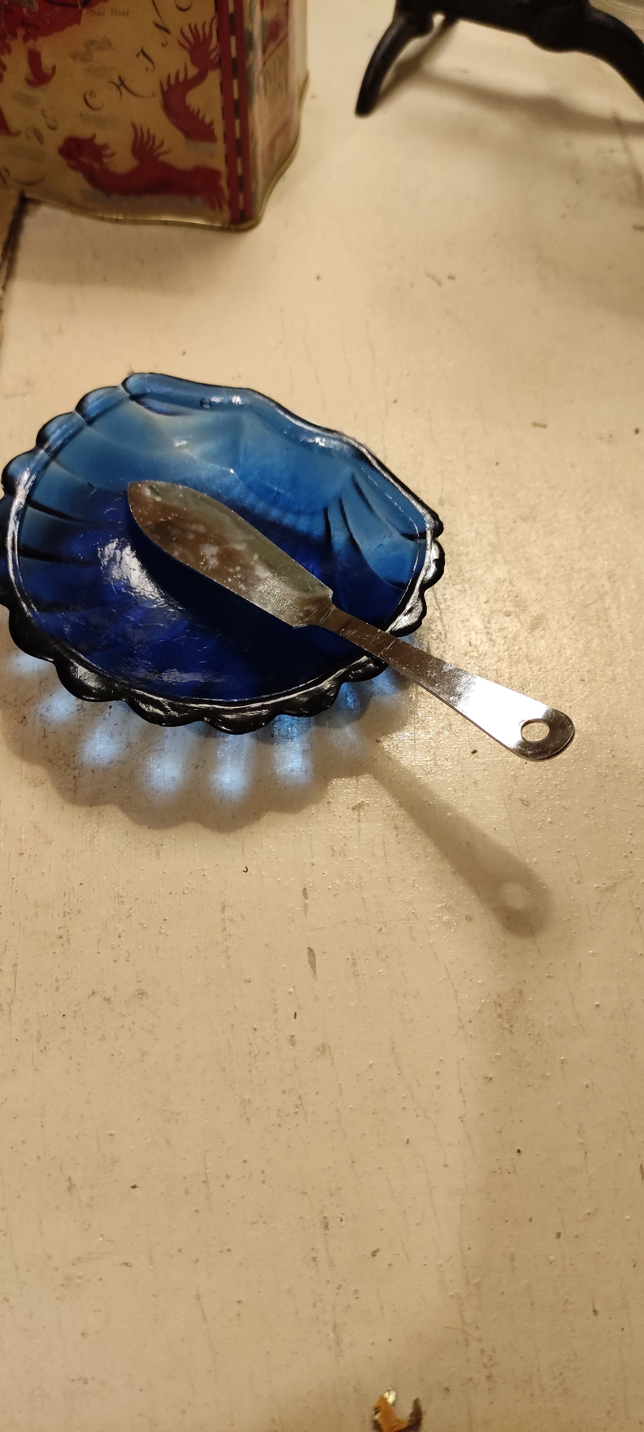 Vintage silver metal butter in shell shape