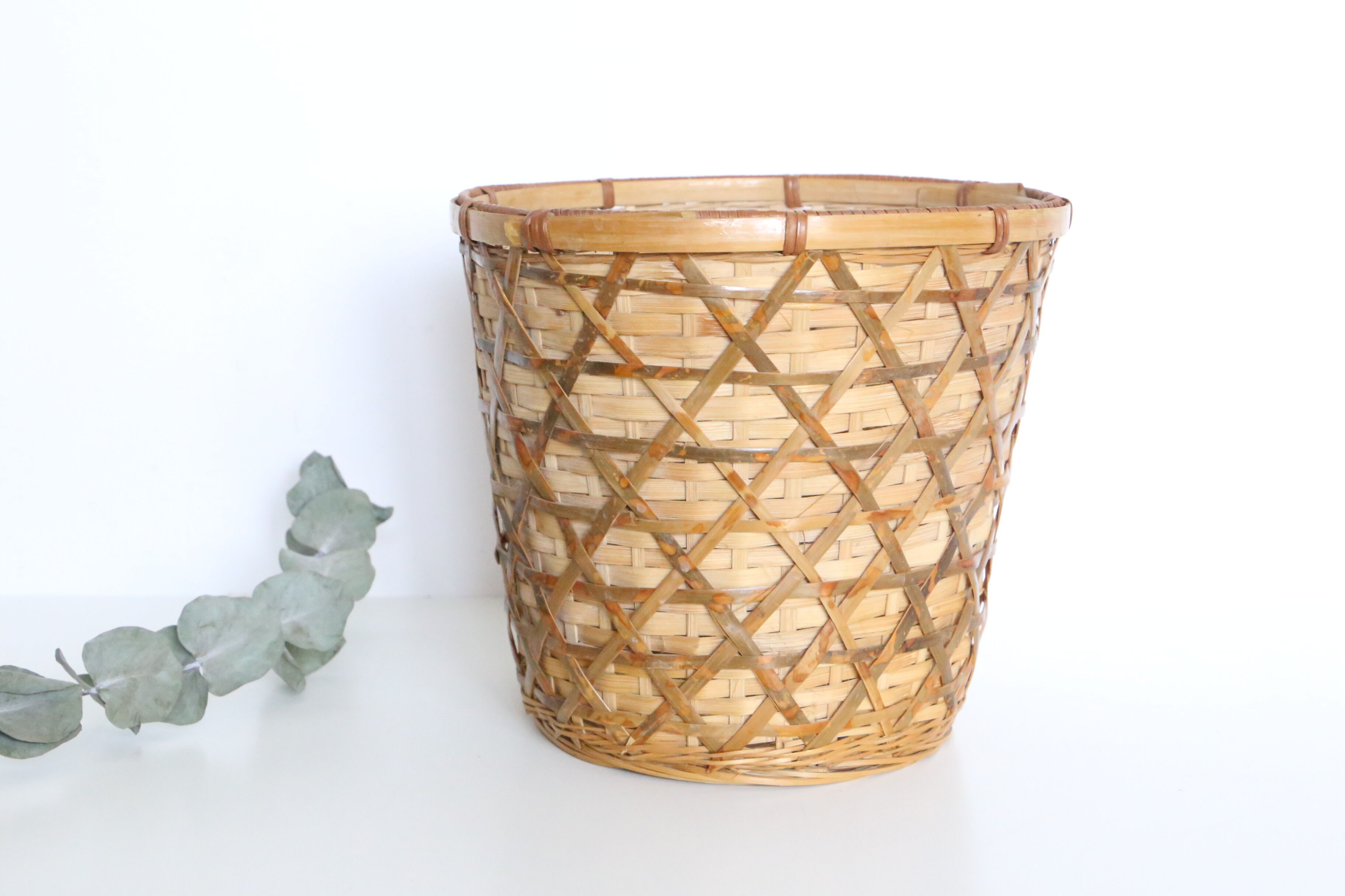 Cache-pot en osier, vintage français