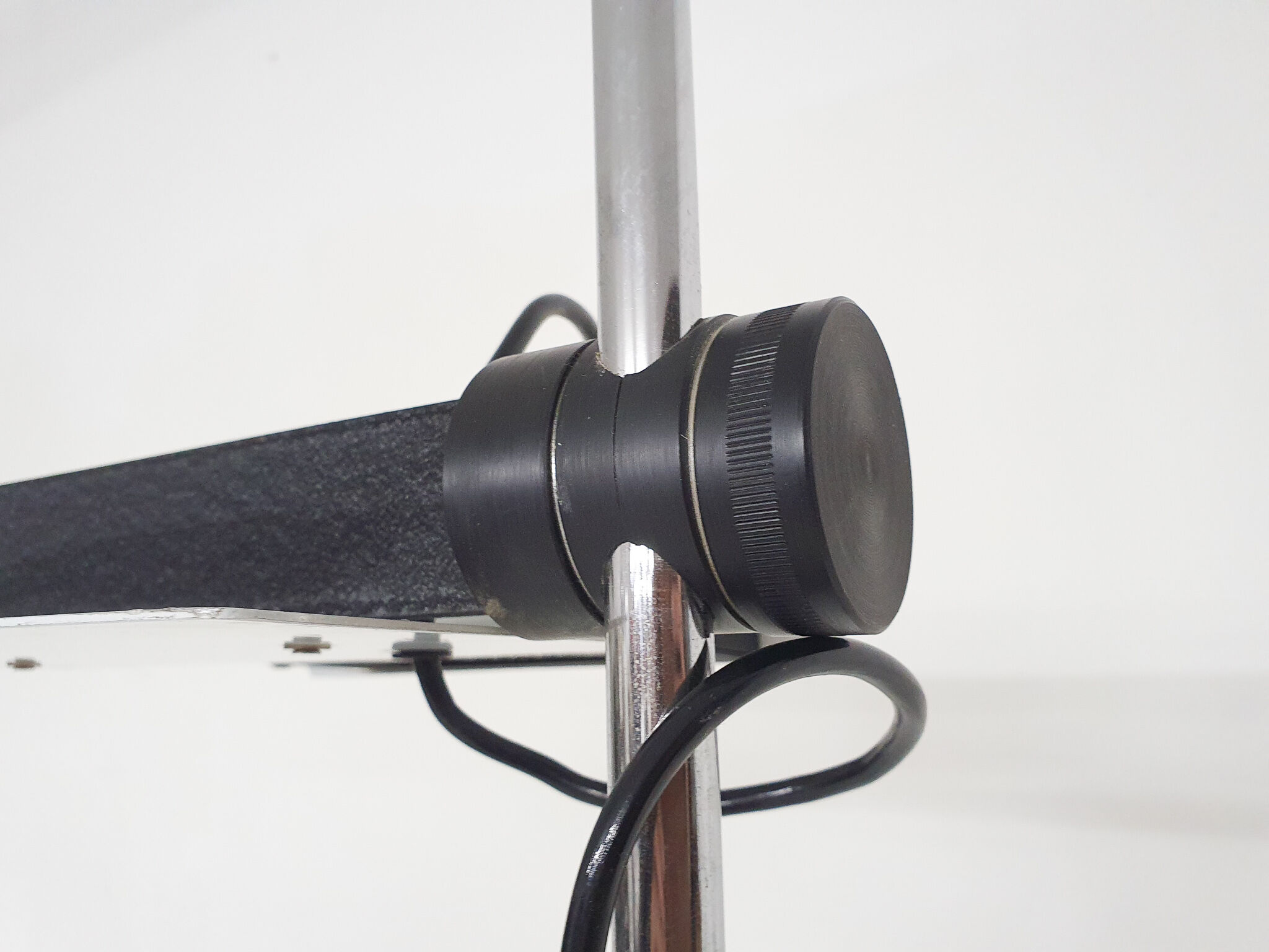 White metal design floor lamp, Italy 1980