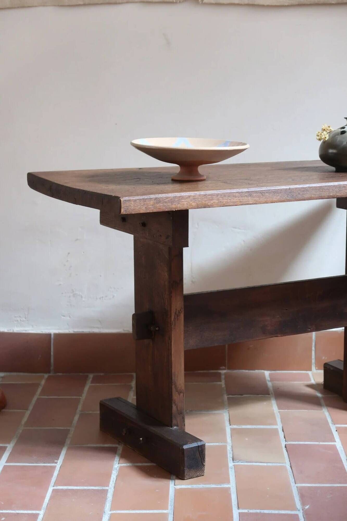 Solid oak coffee table, key stretcher, 1950s.