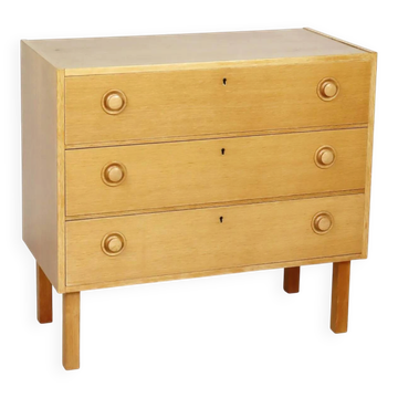 Scandinavian chest of drawers with three drawers