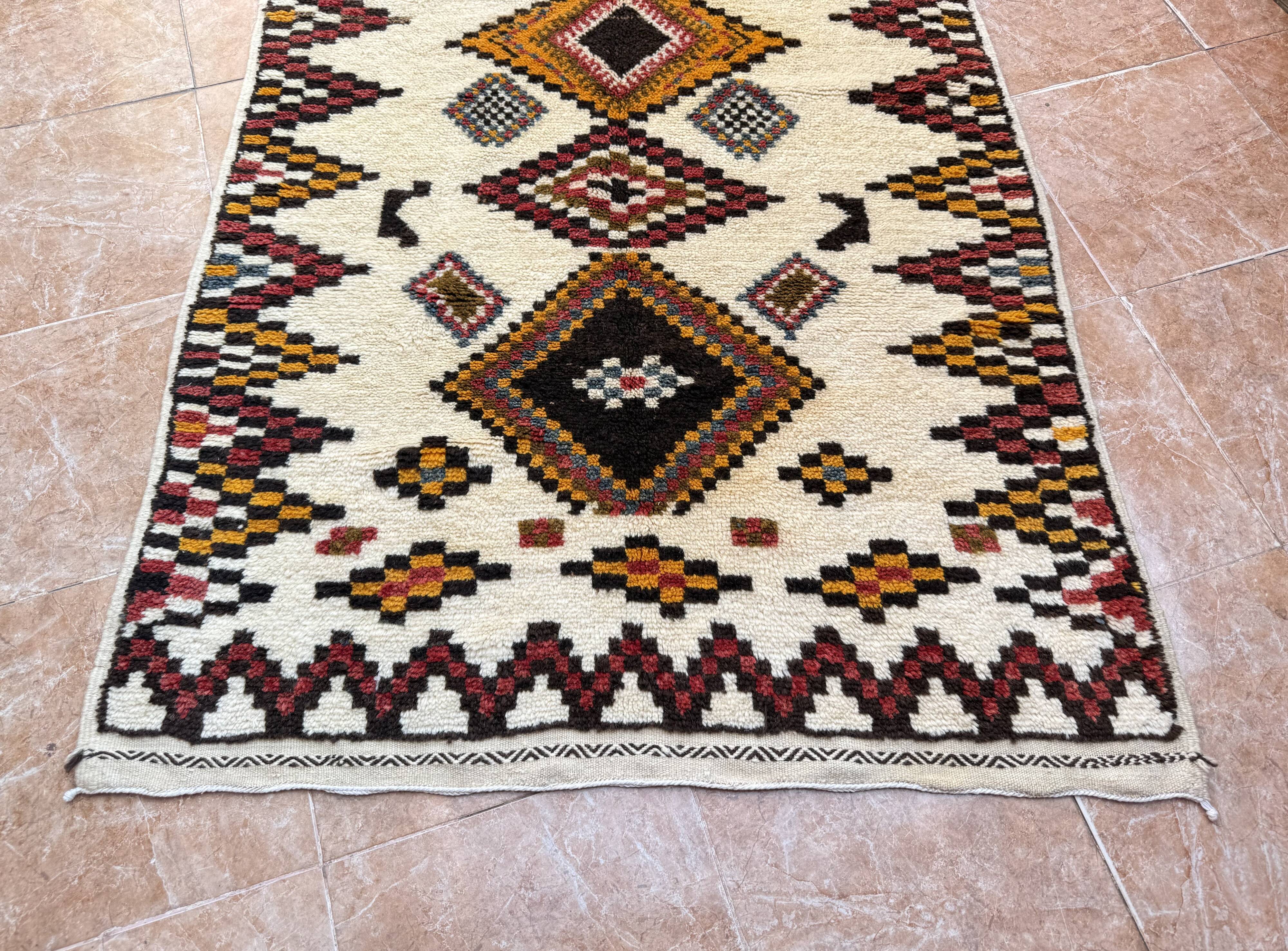 Handmade Berber rug: Moroccan wall decoration (190 cm x 108 cm)