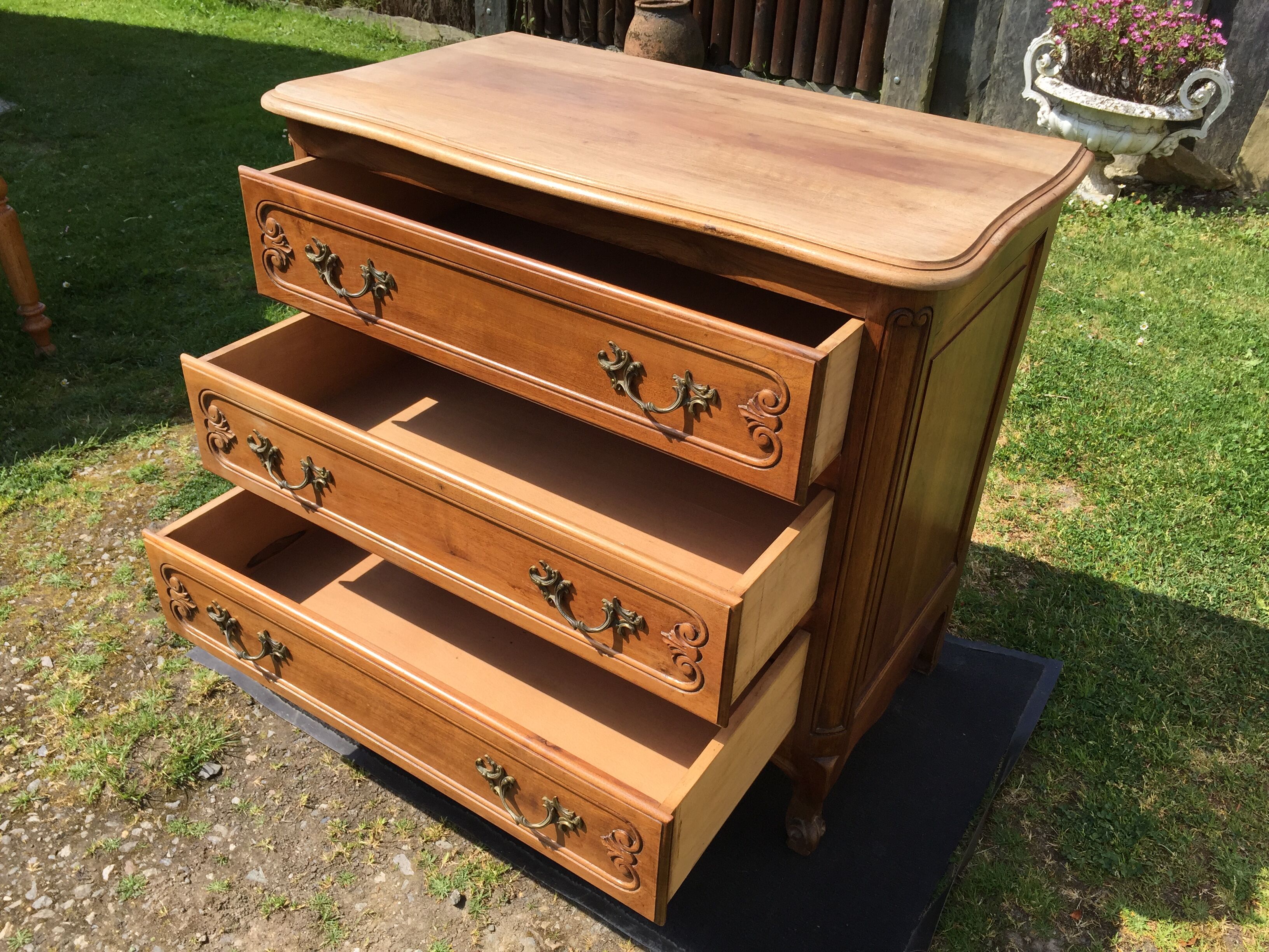 Vintage neo-Louis XV chest of drawers in solid walnut with 3 drawers