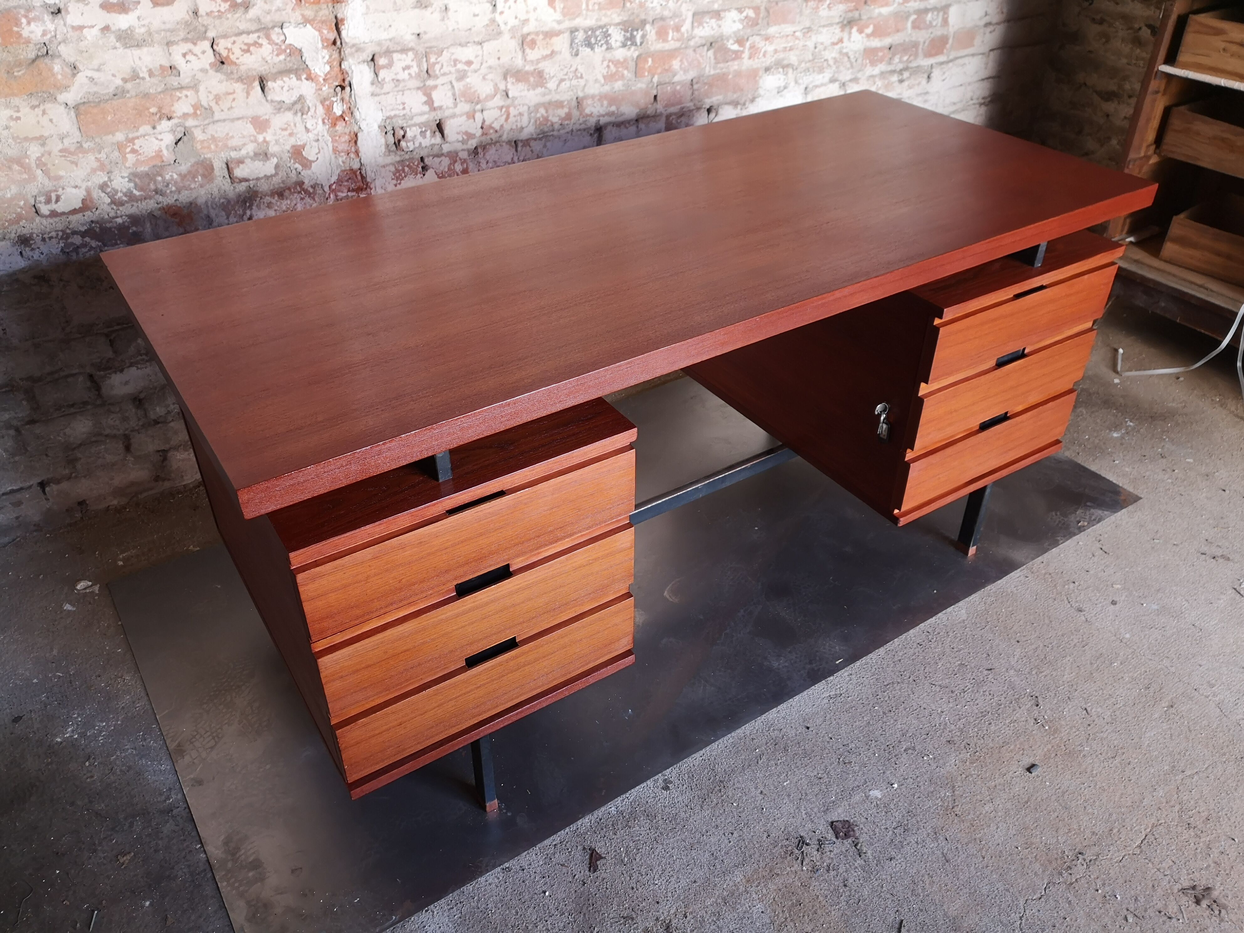 Pierre Guariche desk edited by Minvieille