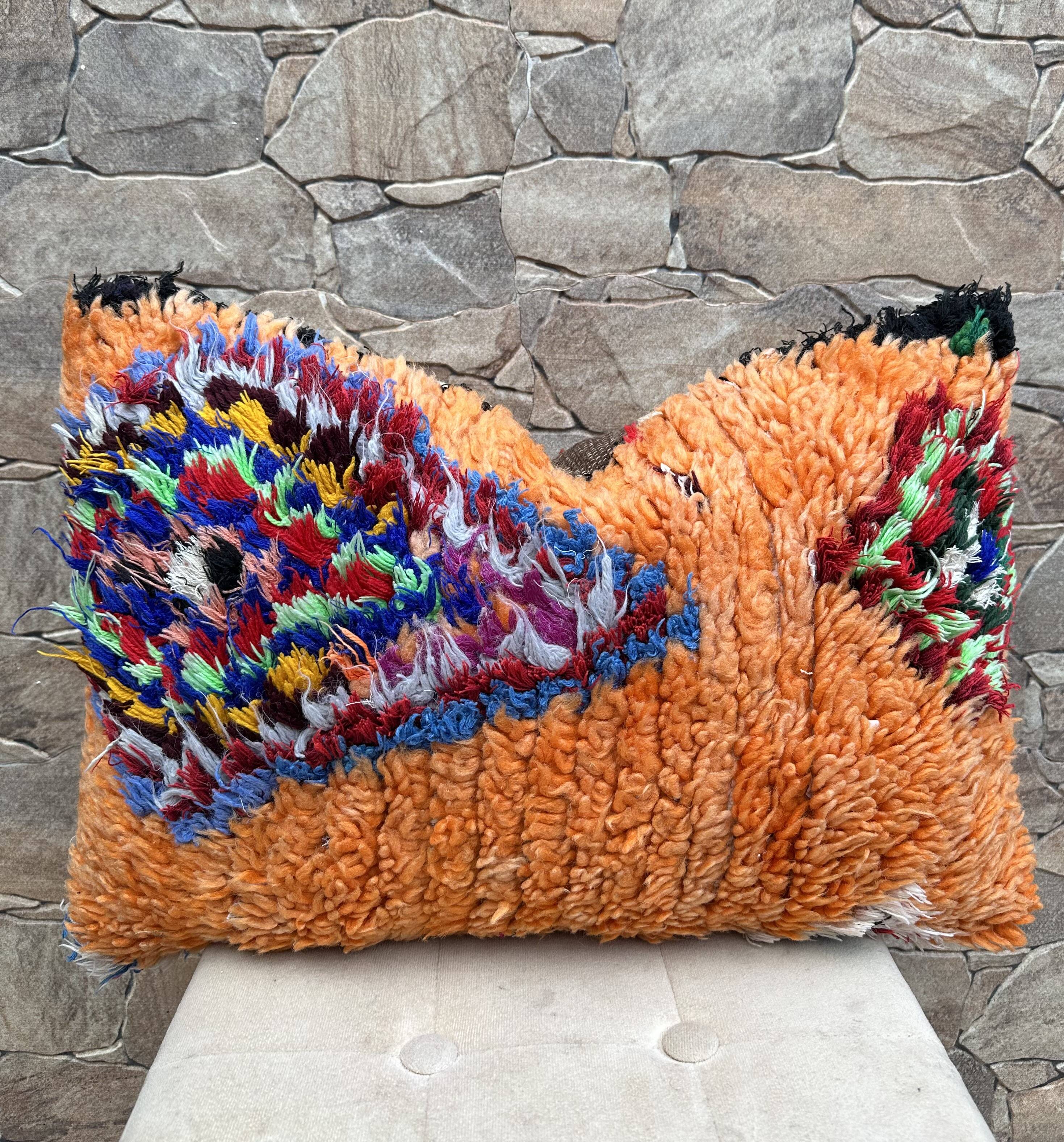 Vintage Berber Kilim cushion cover: Moroccan wool cushion.