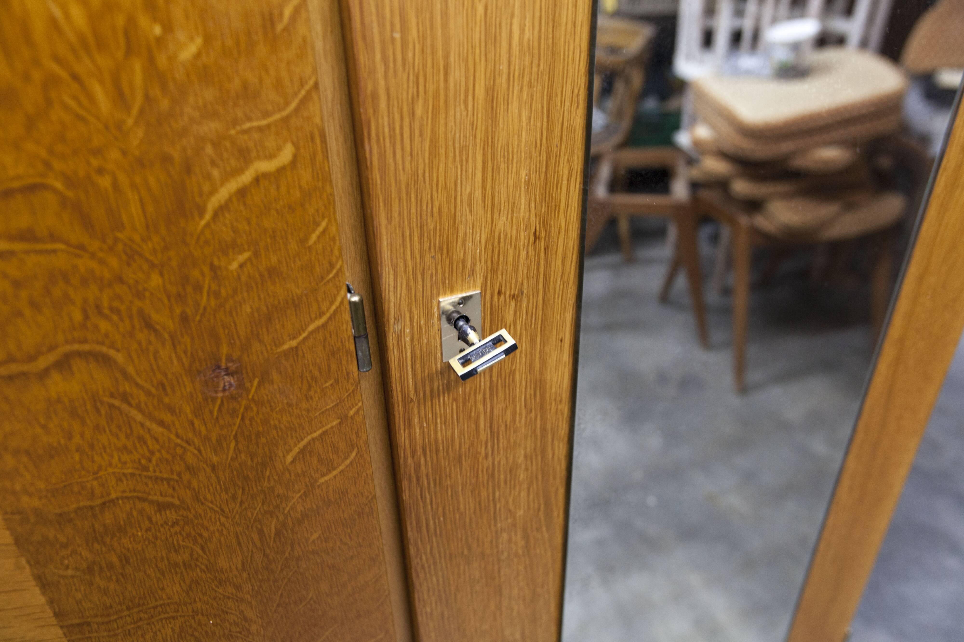 French wardrobe with tapered legs, 3 doors, 1 mirror (27*130), and 1 drawer.