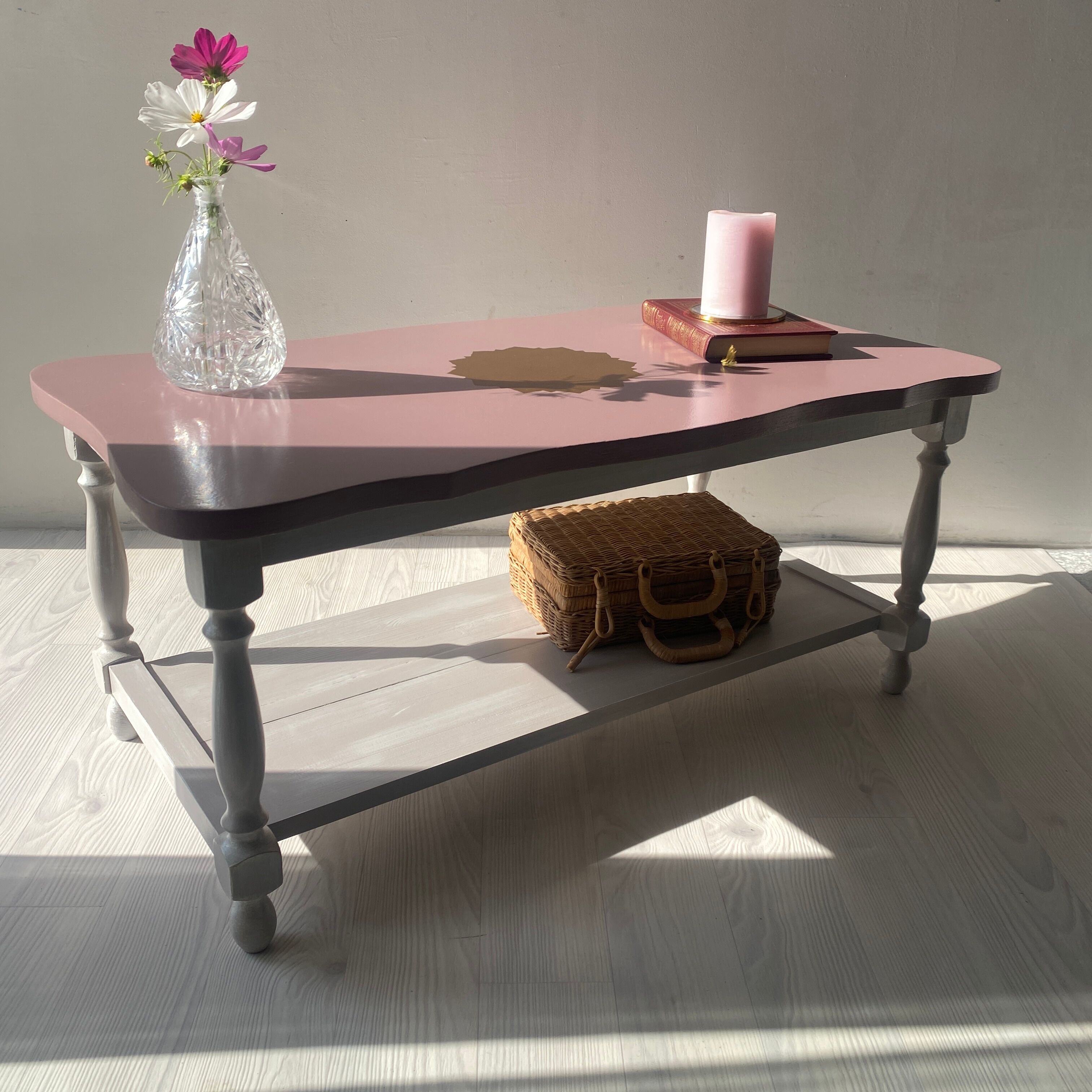 Table basse vintage rustique rose et doré