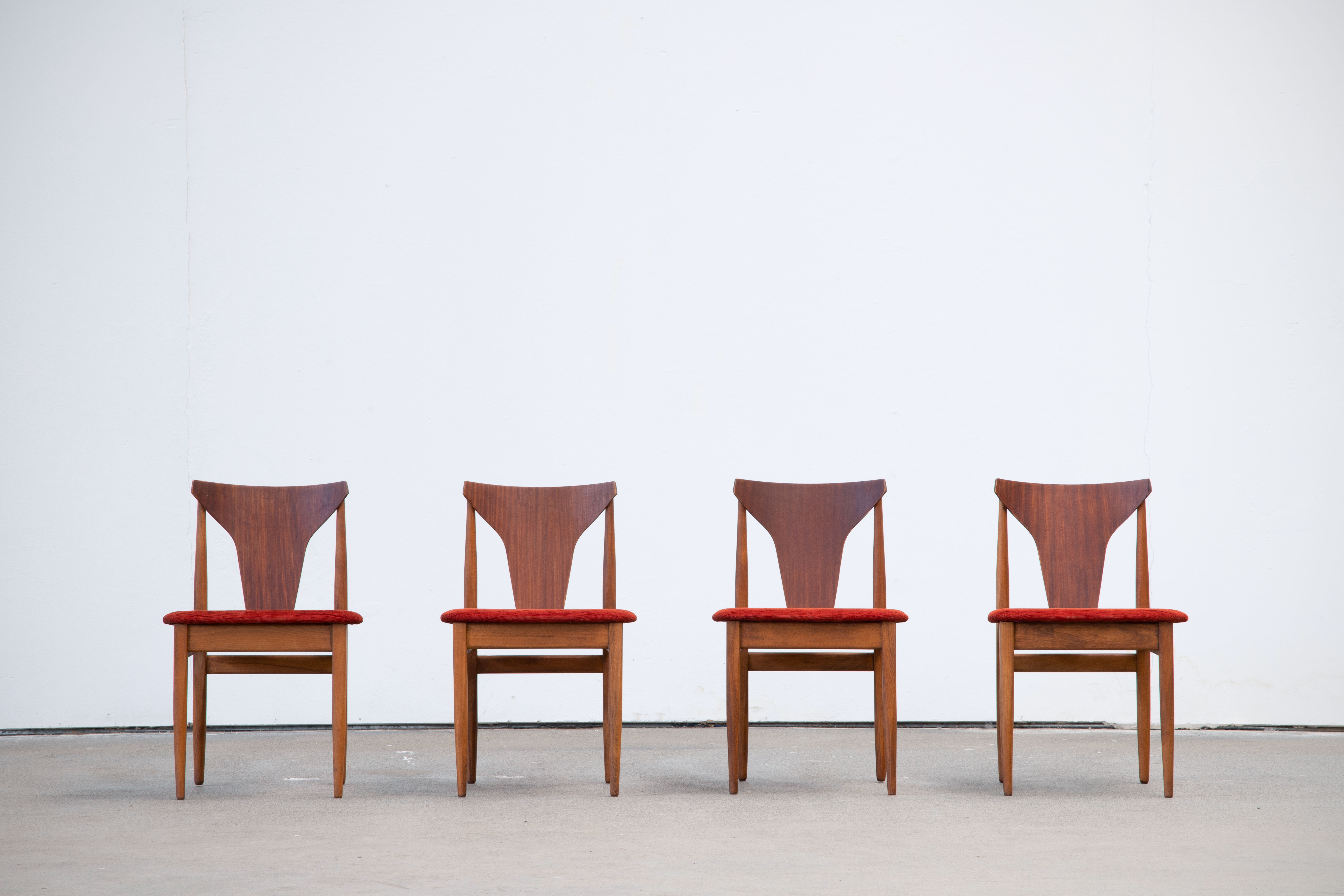 Série de 4 chaises scandinaves vintage 1960