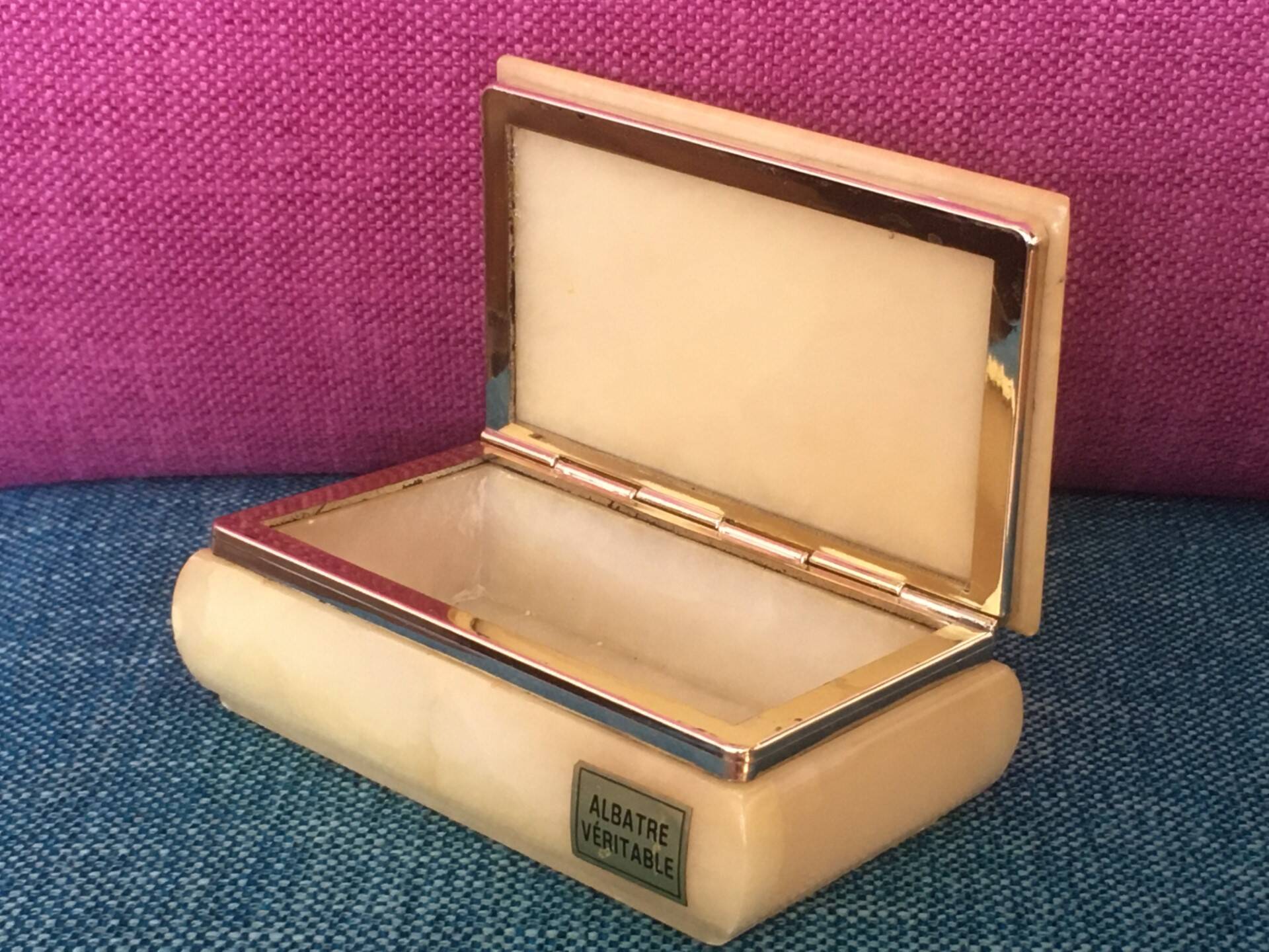 Light yellow alabaster box