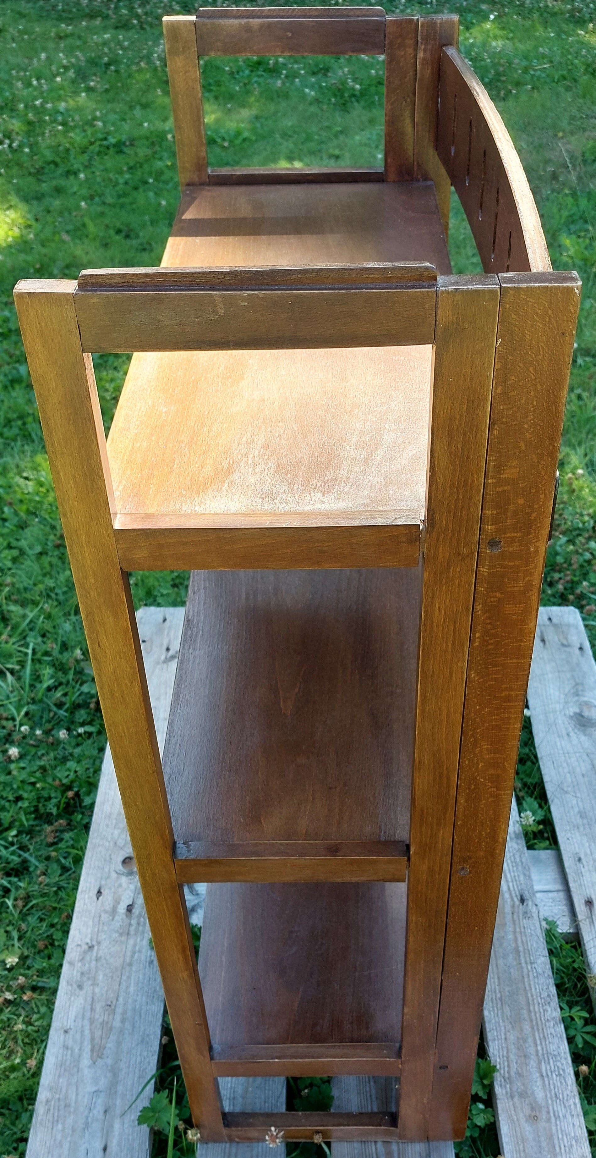 Folding wooden shelf