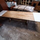 Extendable farm table