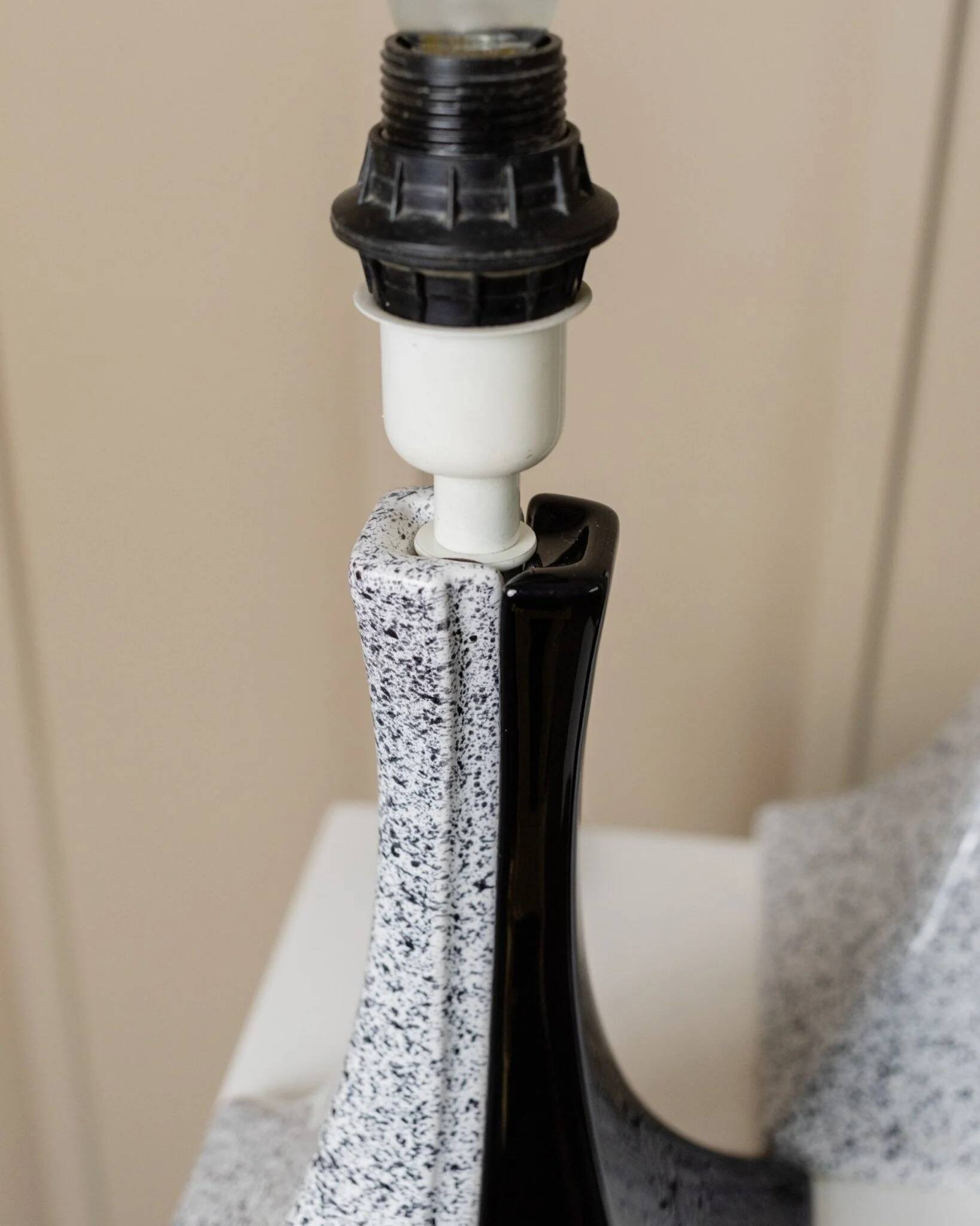 Pair of Handmade Ceramic Lamps in Black and White, 1980s Memphis-Style Italian Retro Bedside Lights