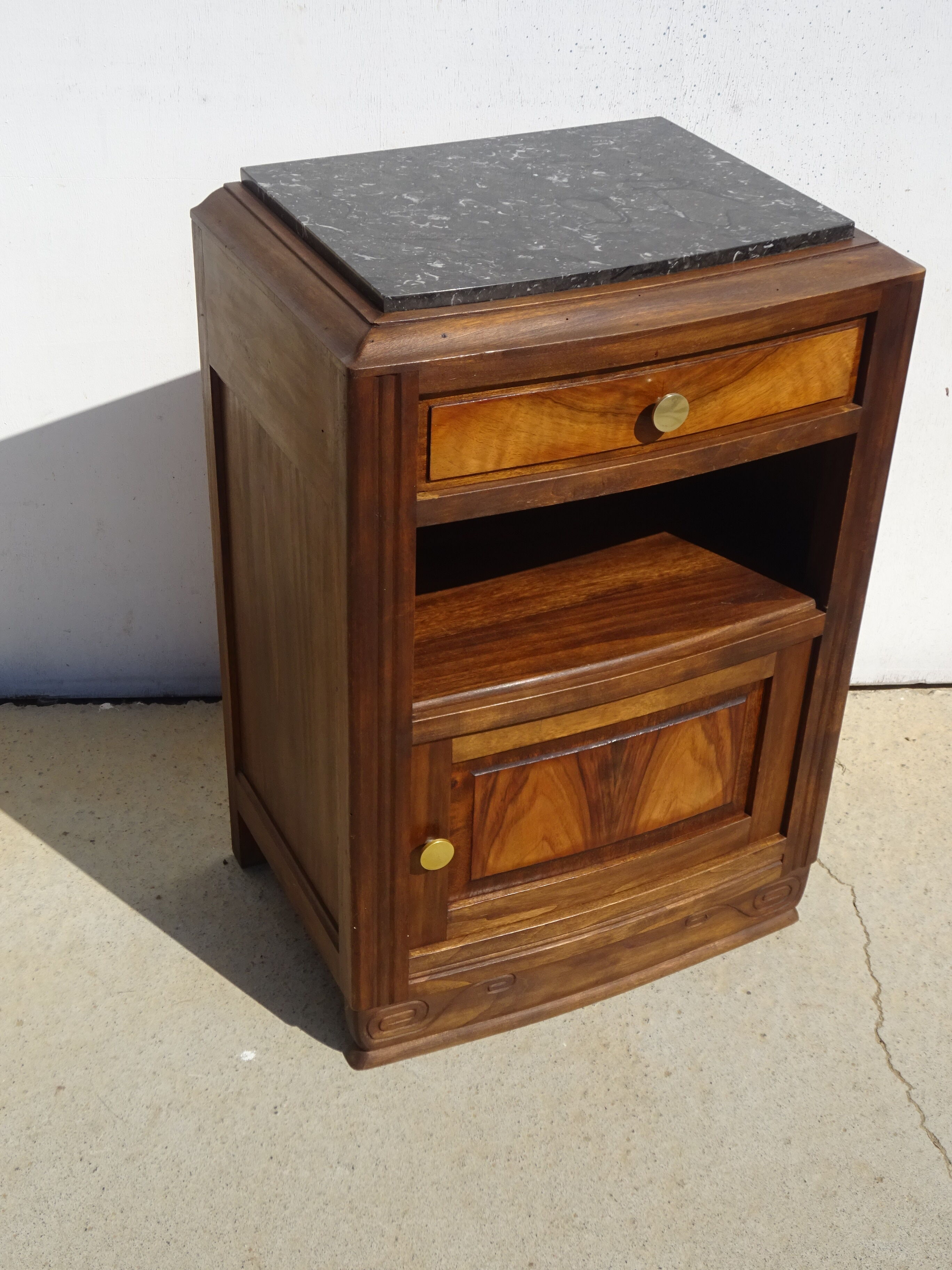 Art Deco bedside in solid walnut and walnut bramble, 1930's