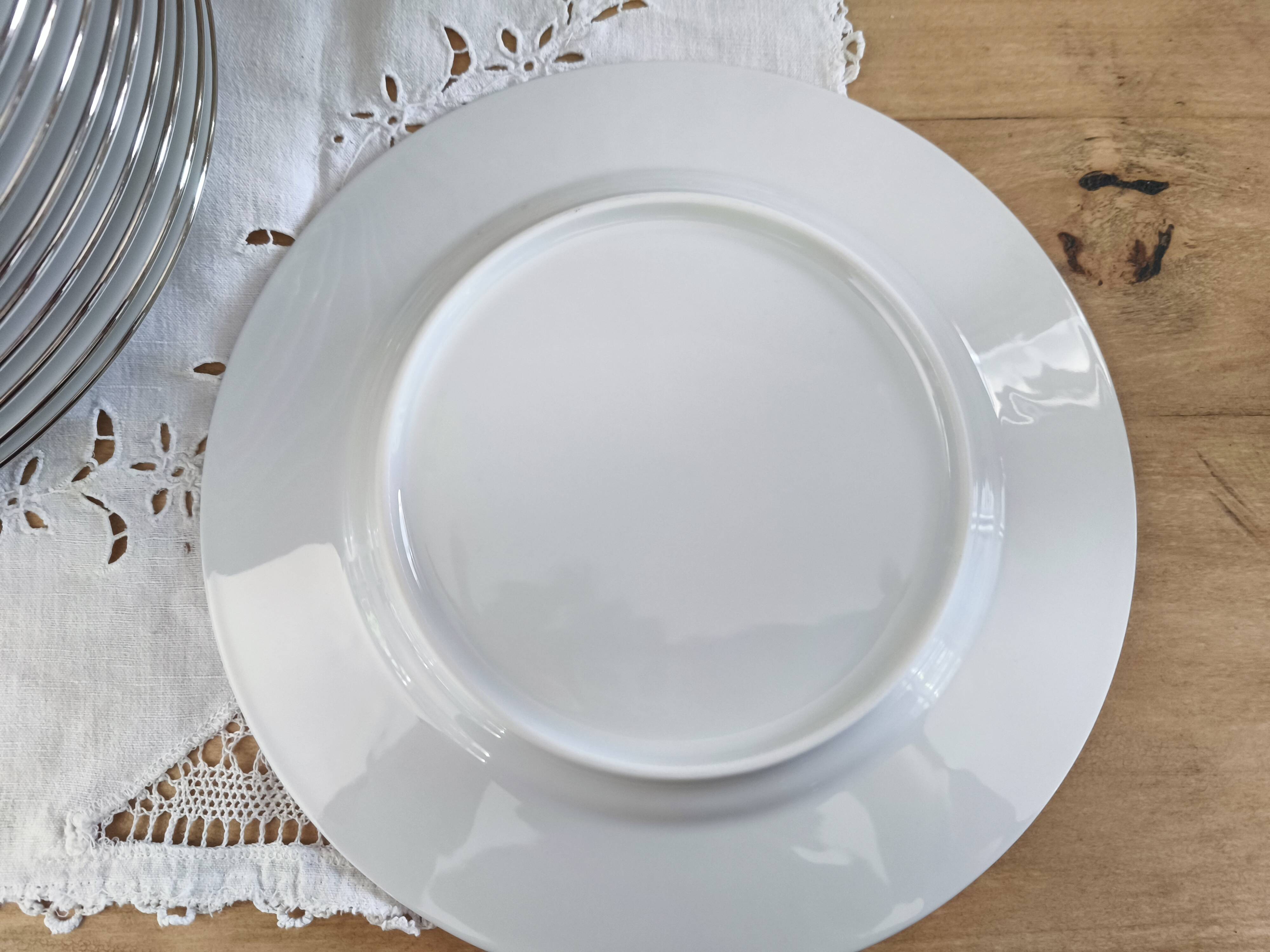 Set of 12 white porcelain dinner plates with double silver rim
