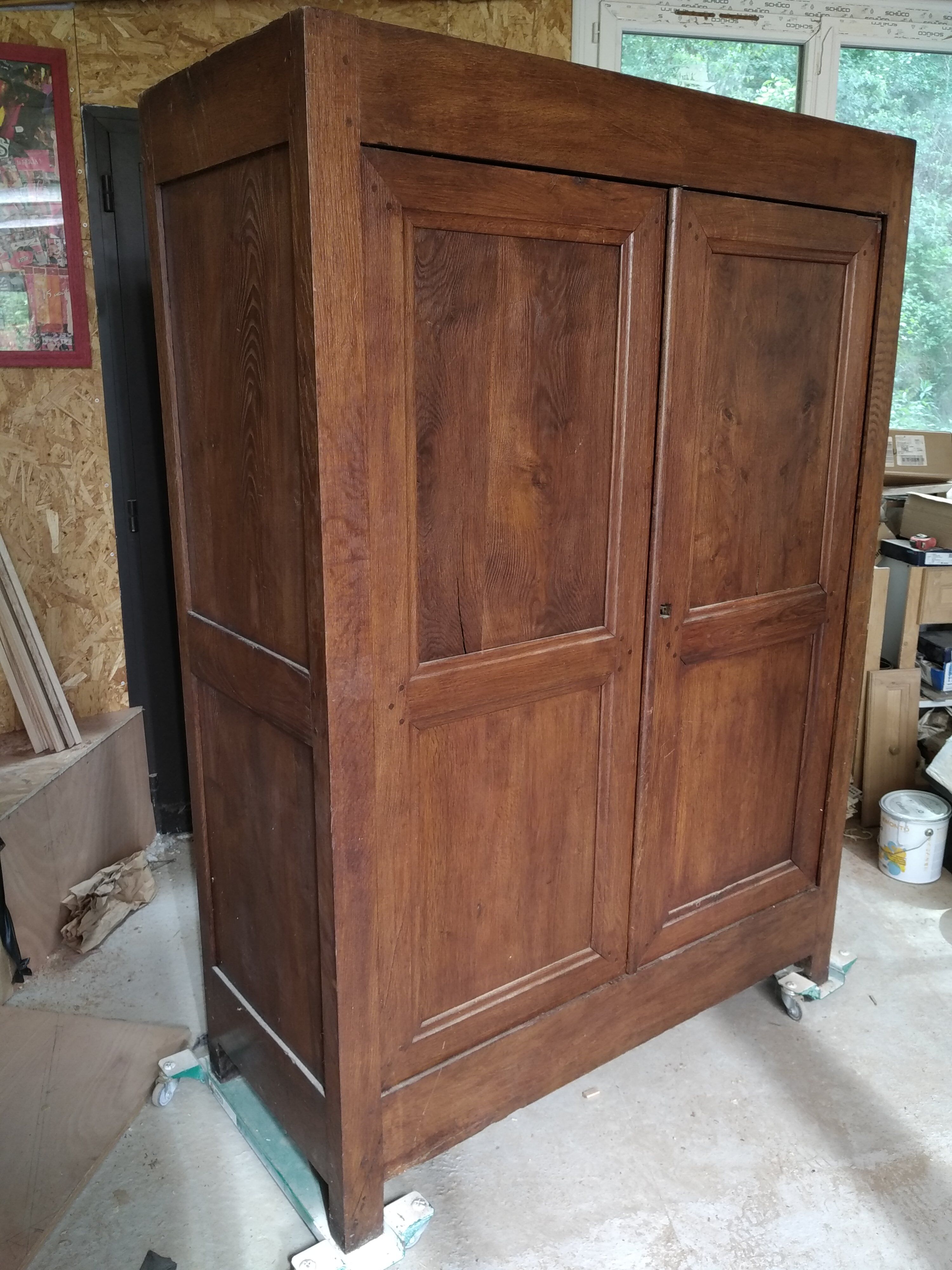 Cabinet entrance