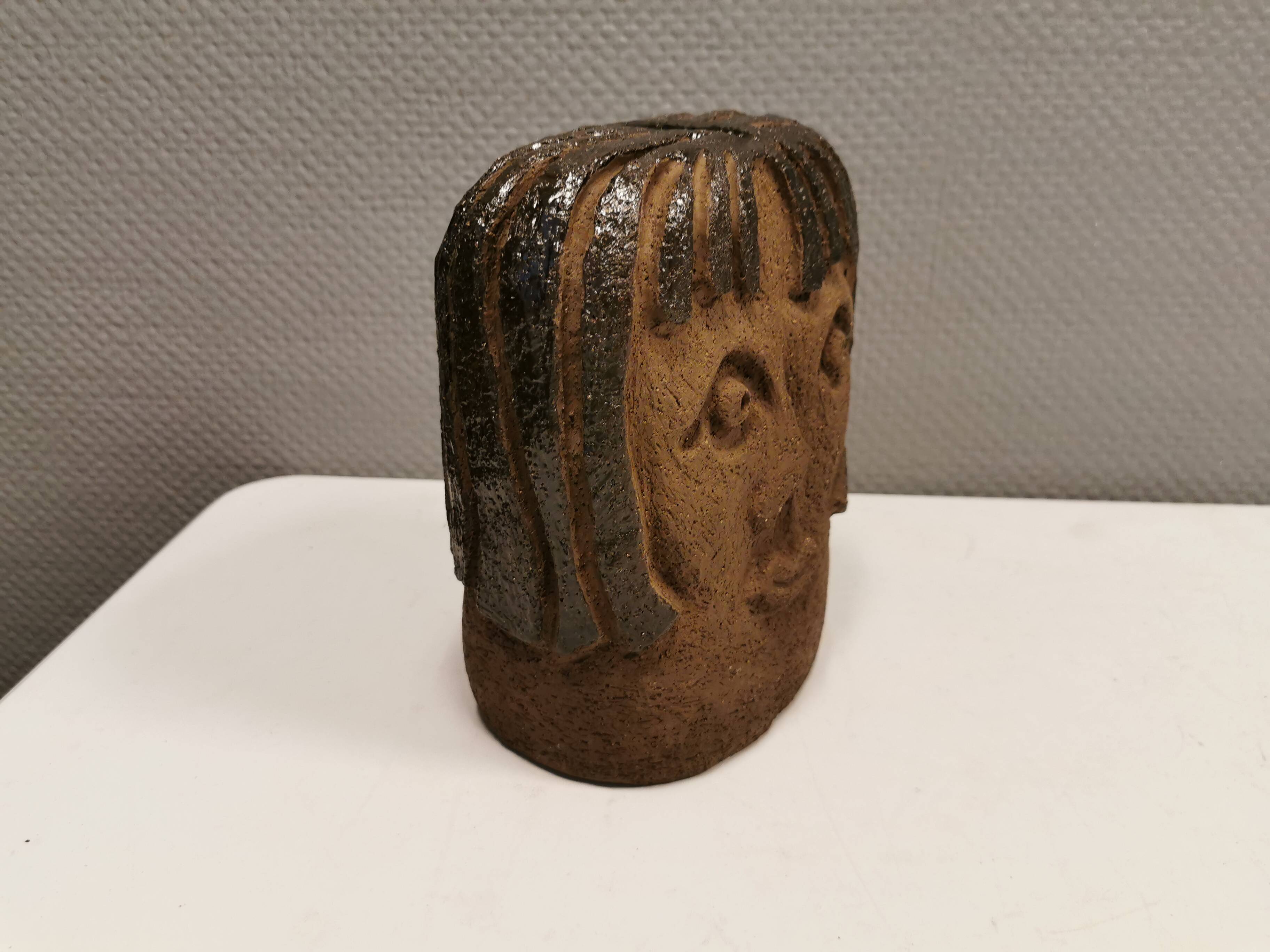 Decorative ceramic head from Sloth Ceramics Denmark 1979.