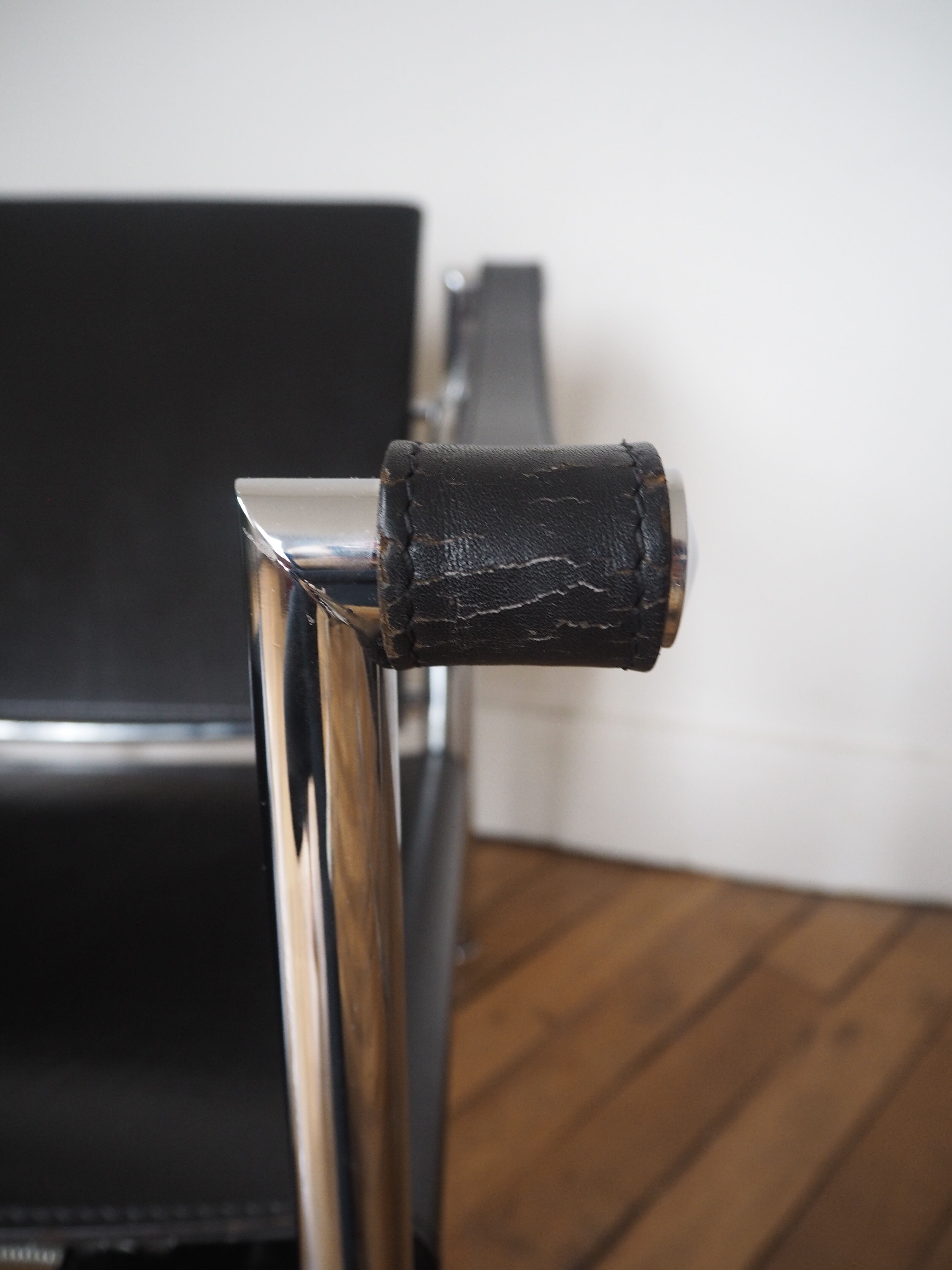 Paire de fauteuils LC1 par Le Corbusier