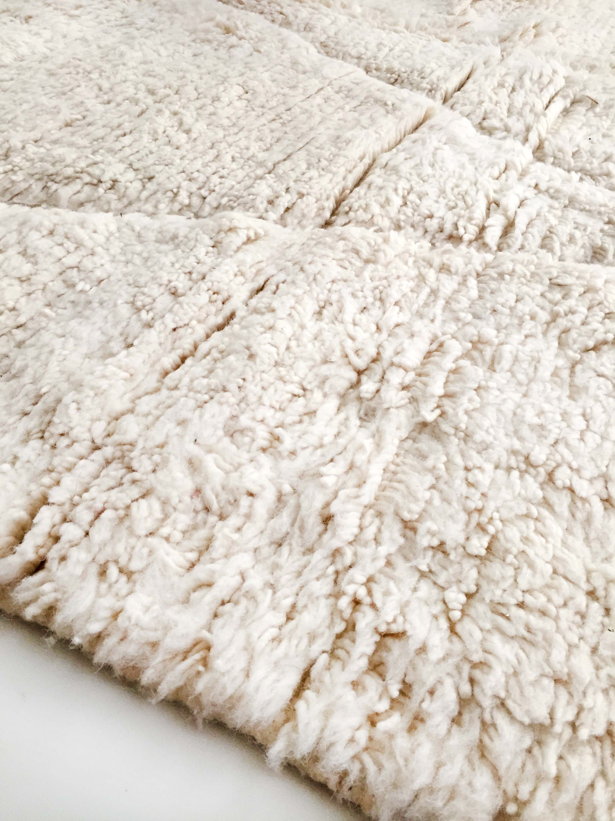 Moroccan Berber carpet Beni Ouarain unbleached with engraved diamonds 302x197cm