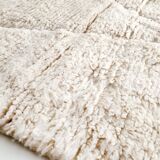 Moroccan Berber carpet Beni Ouarain unbleached with engraved diamonds 302x197cm