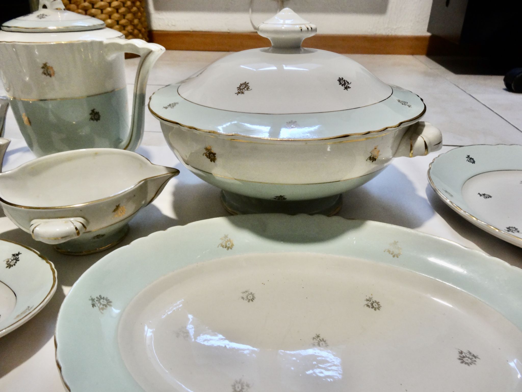 Lot of 14 pieces in porcelain Moulin des Loups model Hermes