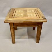 Table basse dessus parquet ancien marqueté