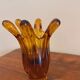 Vase en verre ambré