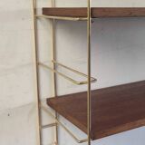 String wall shelf in gold metal and wood - 60s/70s