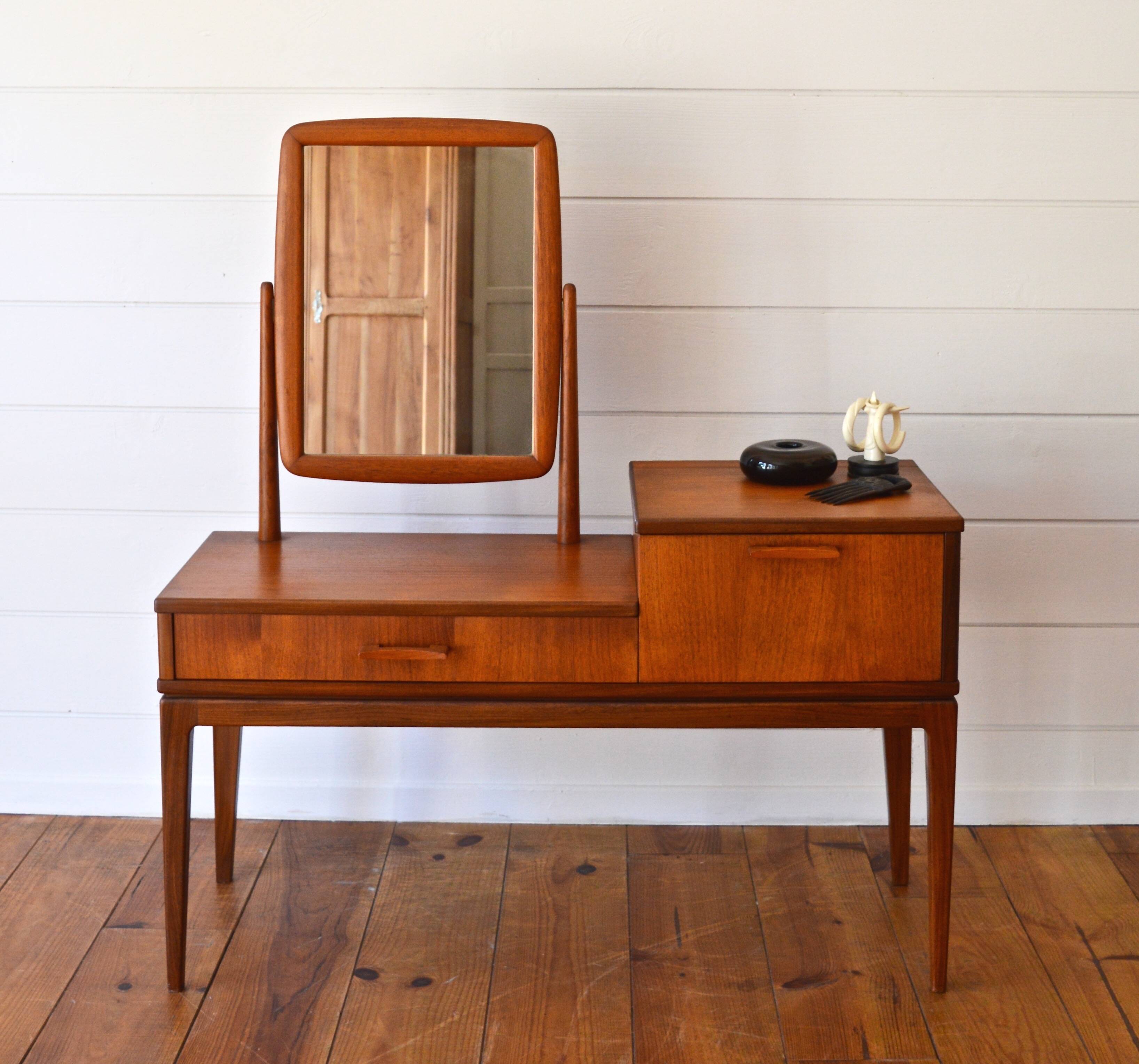 Scandinavian dressing table