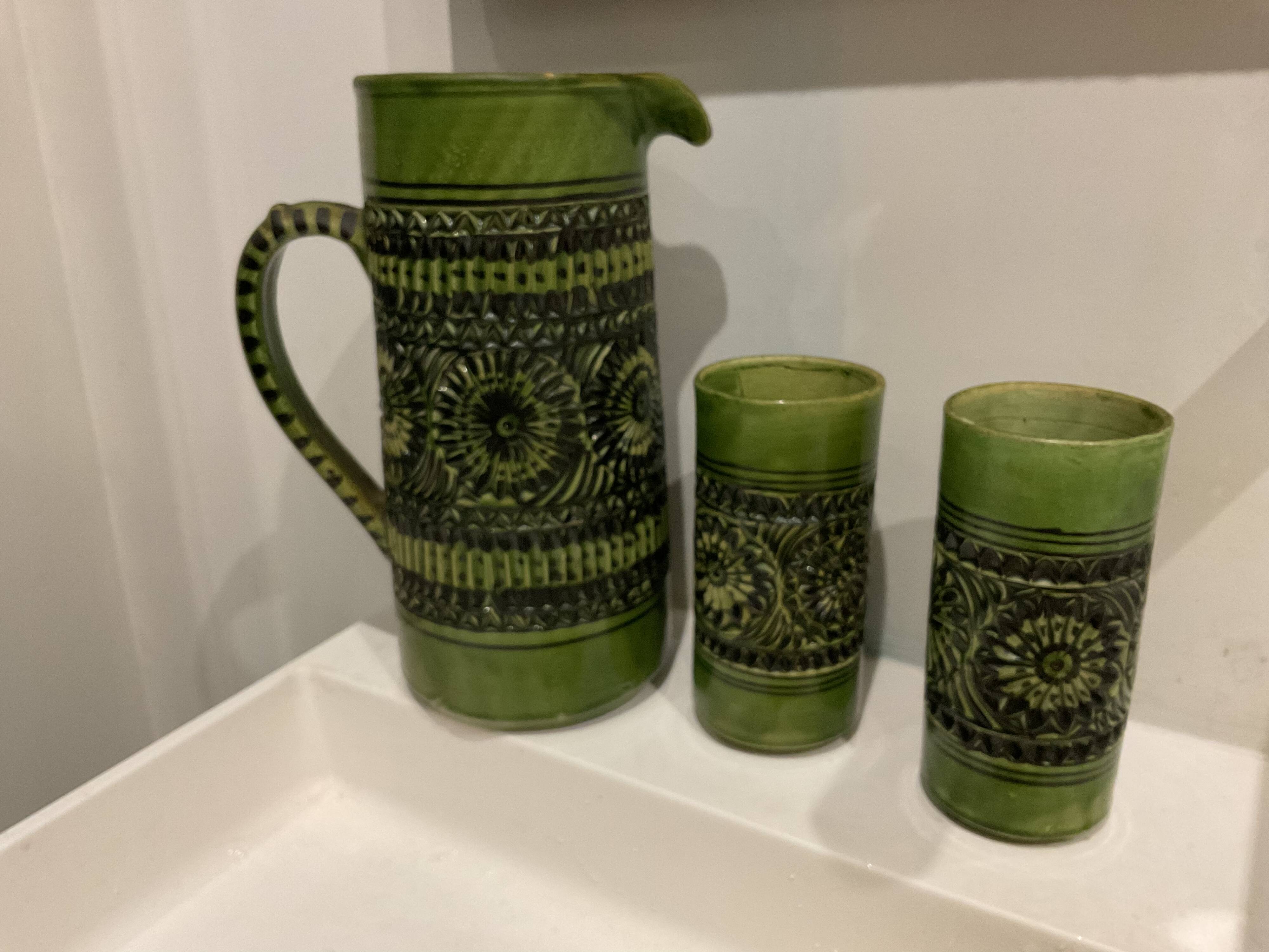 Service jug and porcelain glasses from the 1950s.