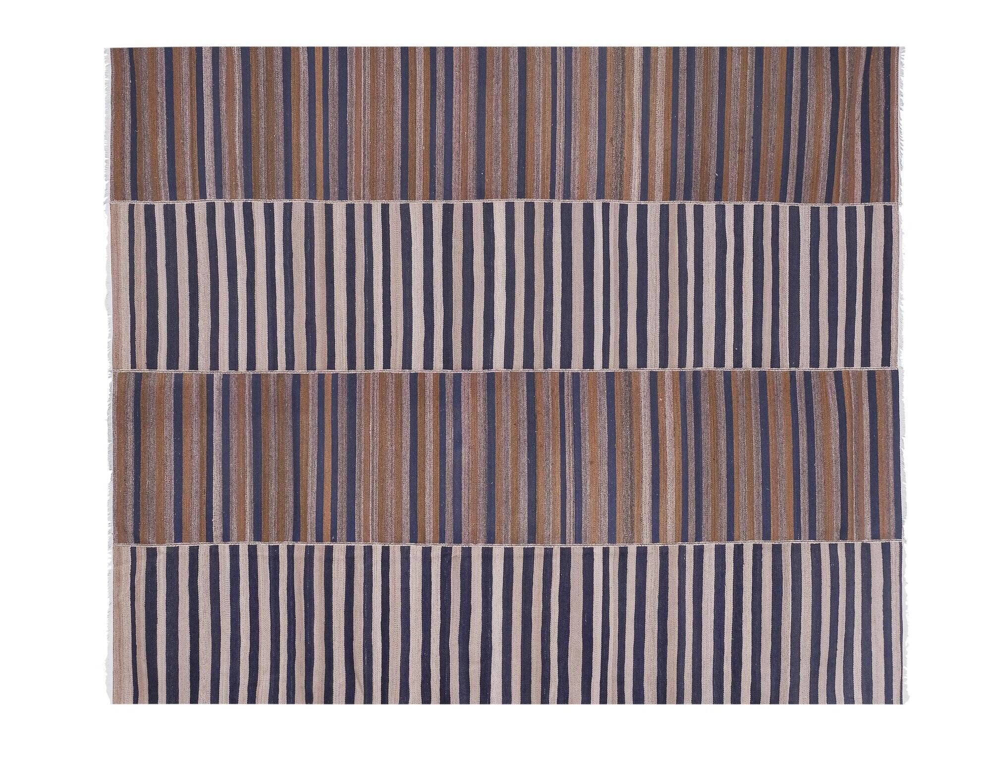 Vintage Turkish kilim, handwoven, 272x328 cm.