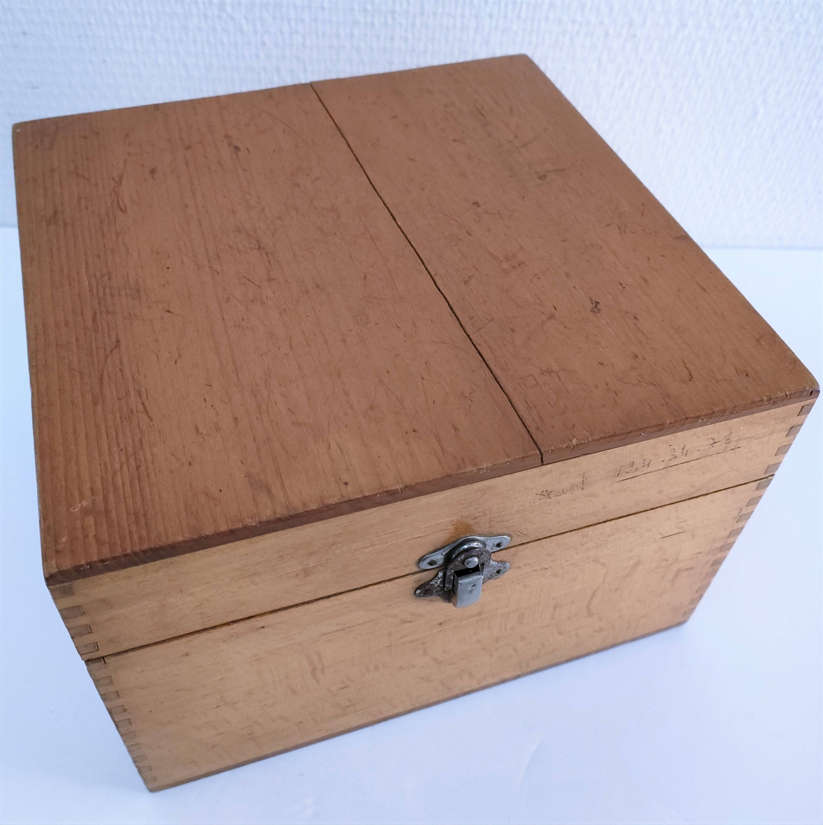 Cinq boîtes bois vintage