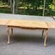 Table à manger Louis XV extensible rénovée en bois brut