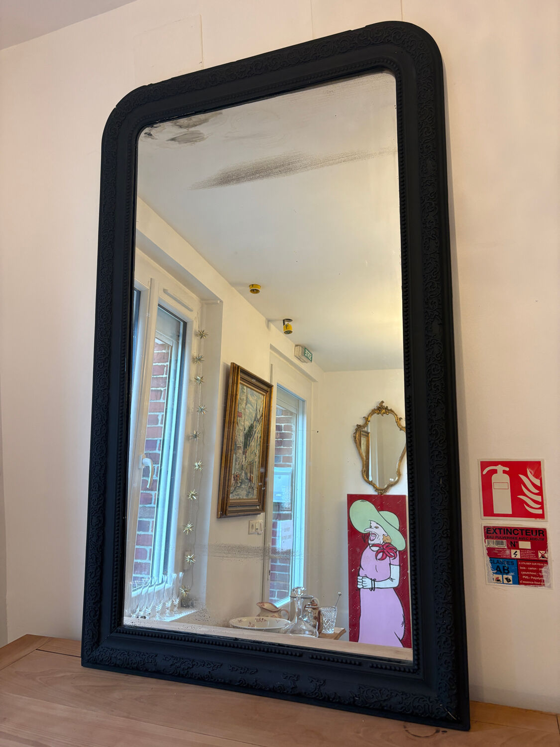 Large Louis Philippe pearl mirror - matte black