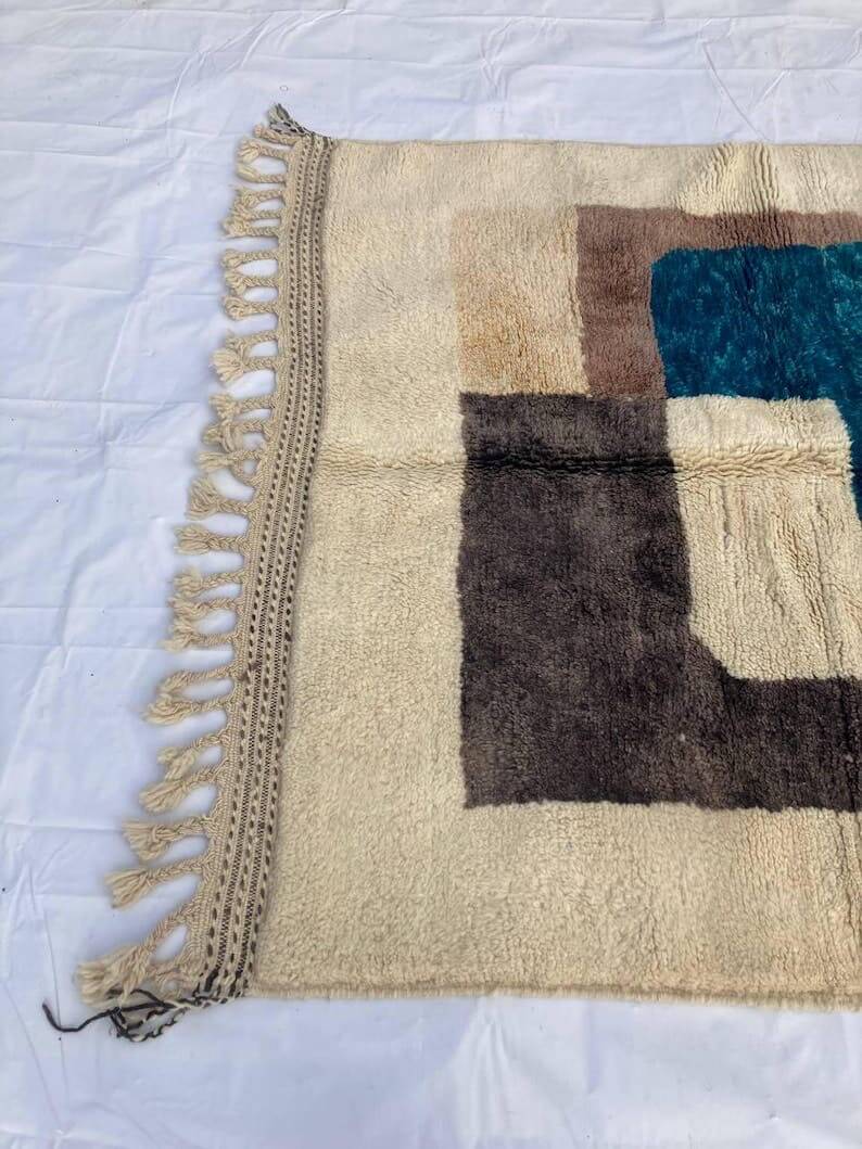 Handmade traditional beni ourain rug, size 150/250 cm.