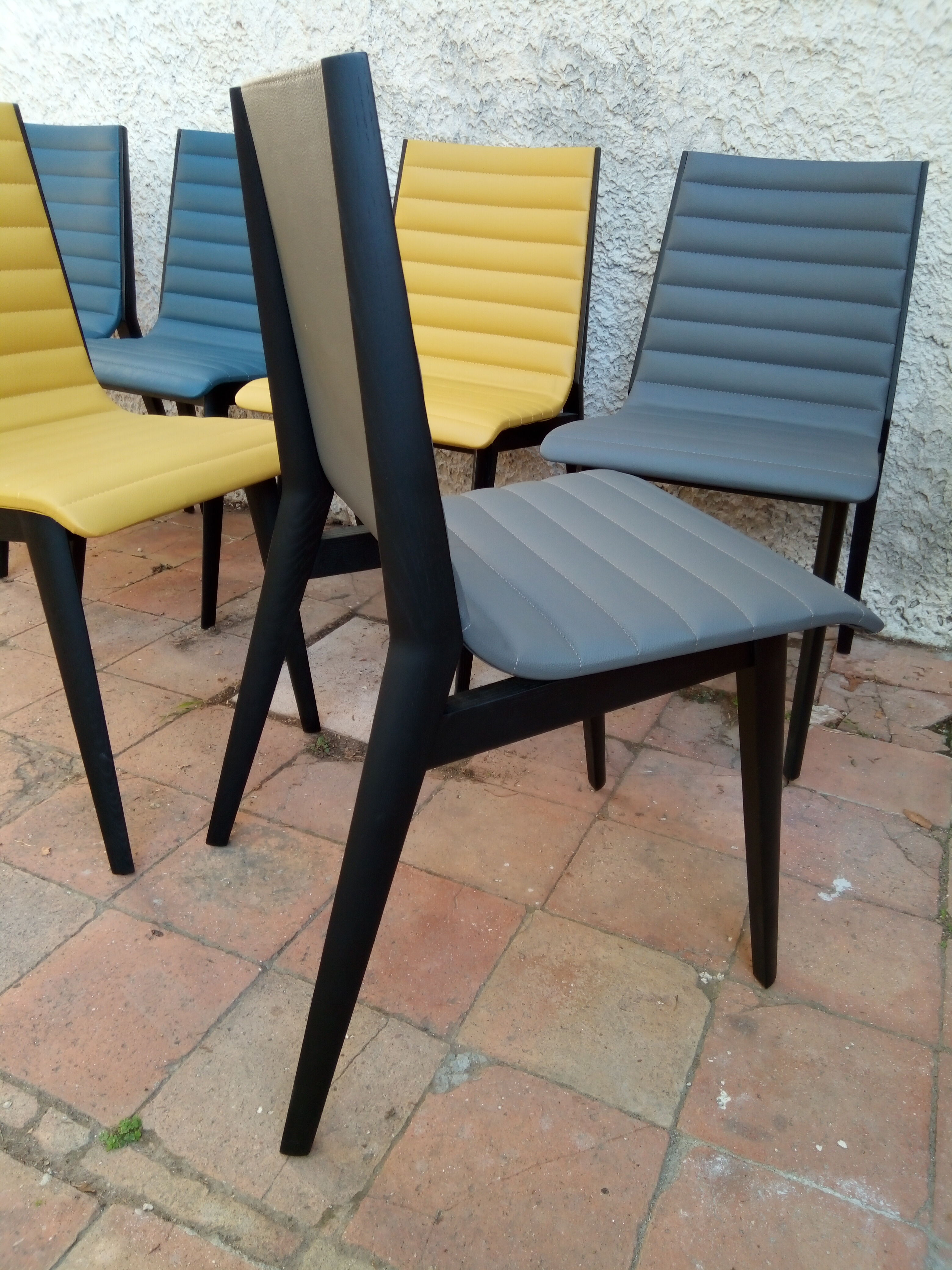Suite of 6 modernist chairs from the 80s