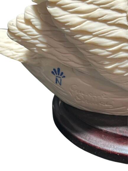 Set of two sculptures representing swans by Guiseppe Armani