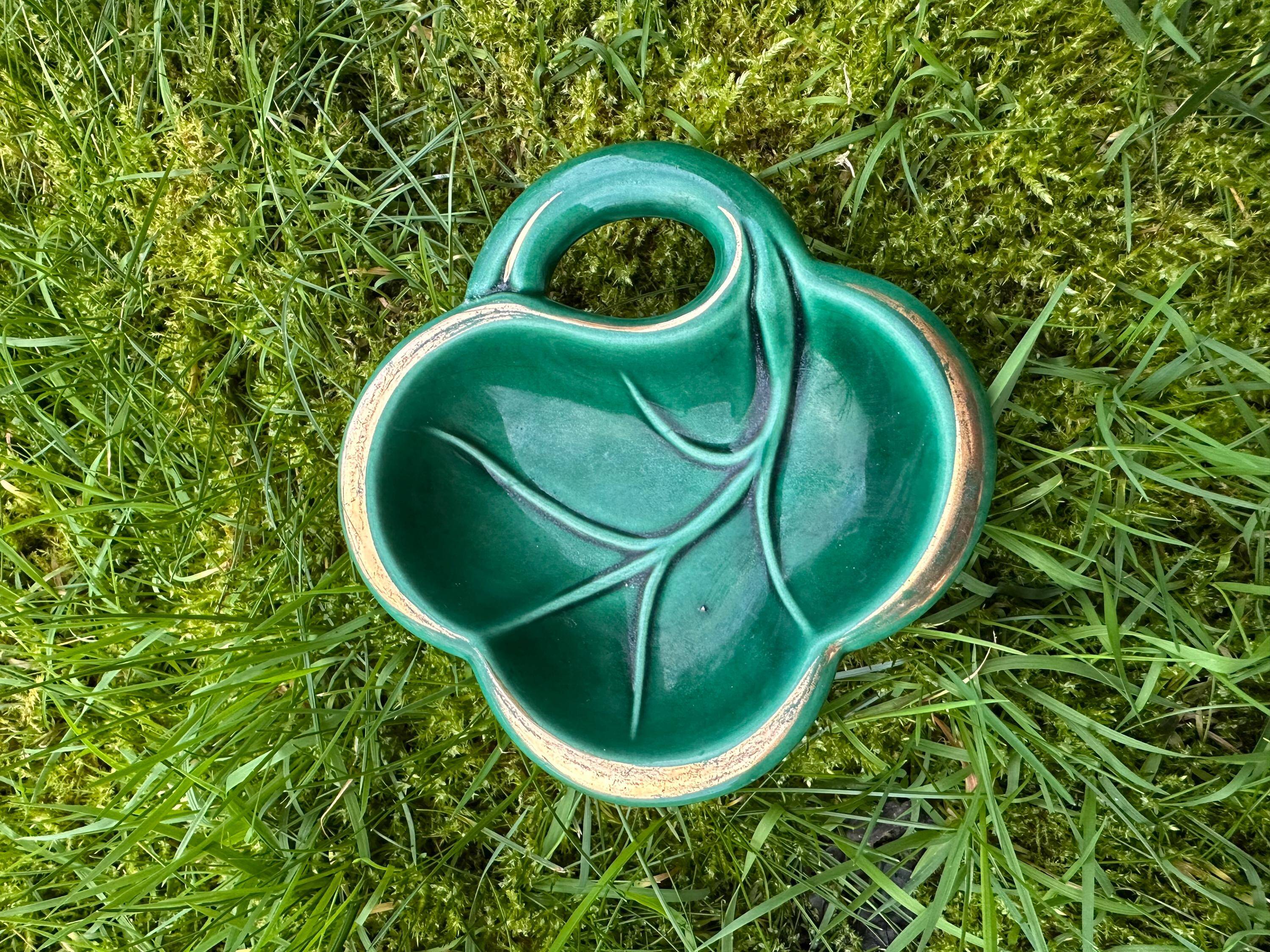 Vintage ceramic pocket trays, leaf shape – Green and cream