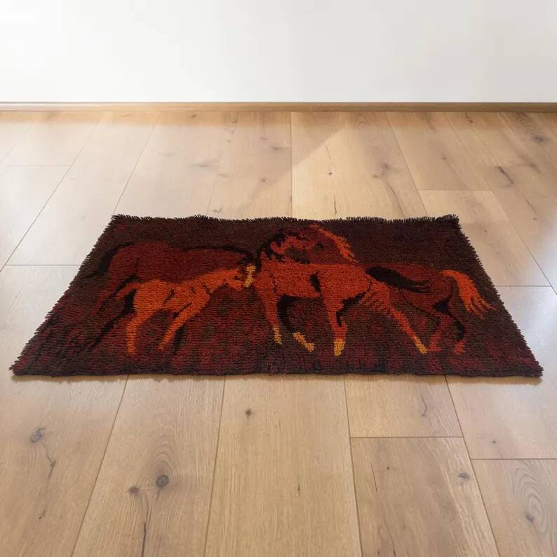 Tapis et tapisserie RYA vintage des années 1970 en marron et orange avec cheval