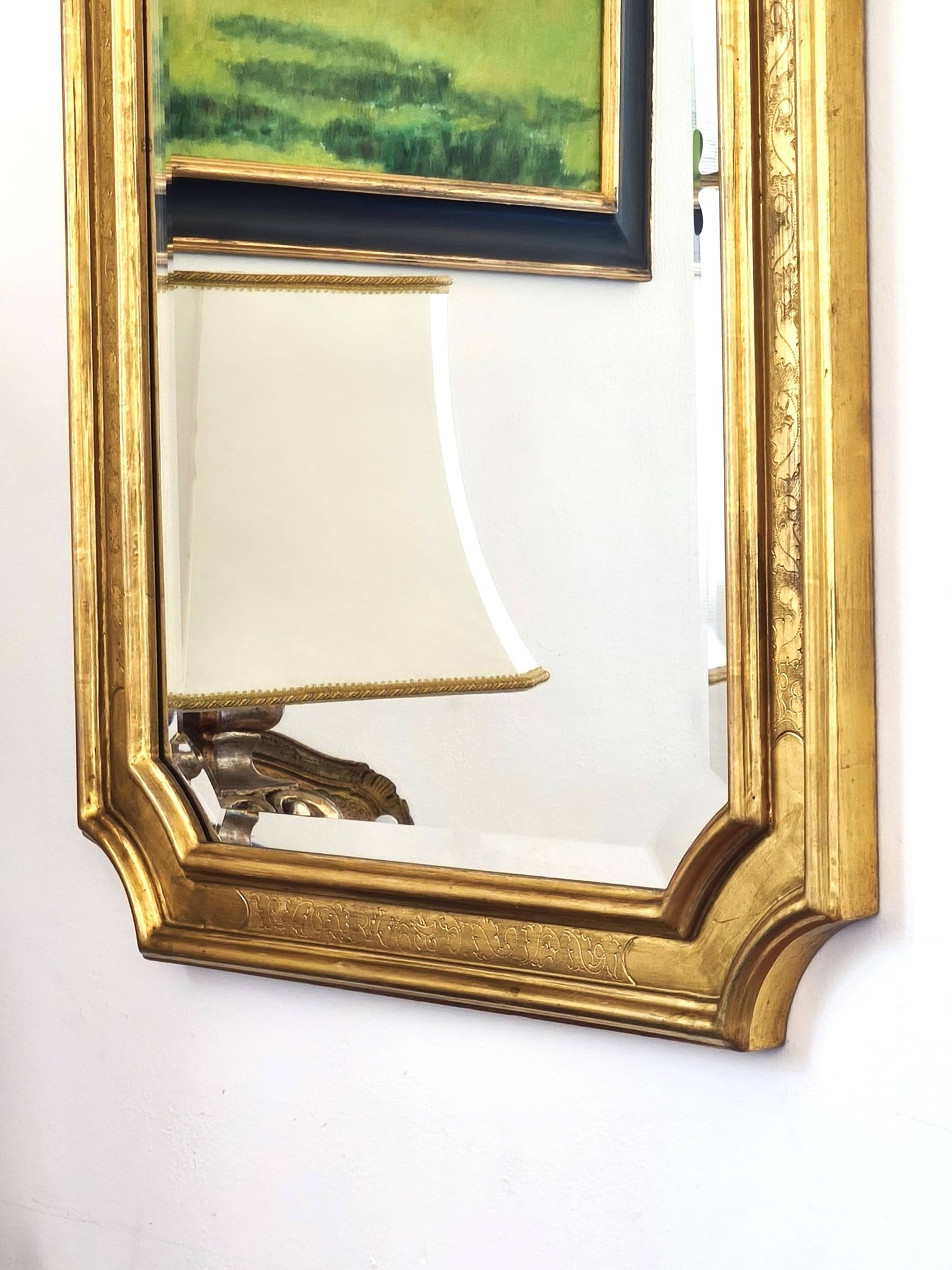 Florentine arched mirror in gilded wood with gold leaf.