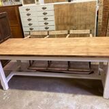 Farm table