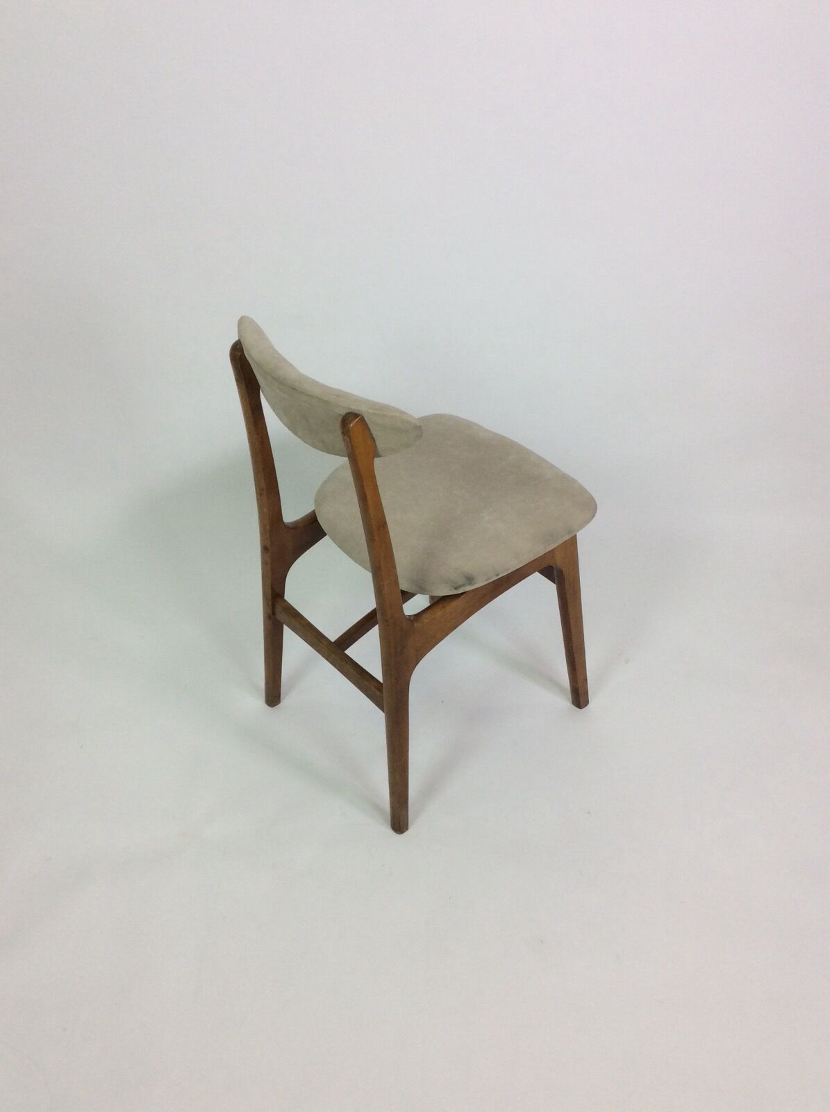 4 chairs "" 200-190 of Rajmund Teofil Hałas.