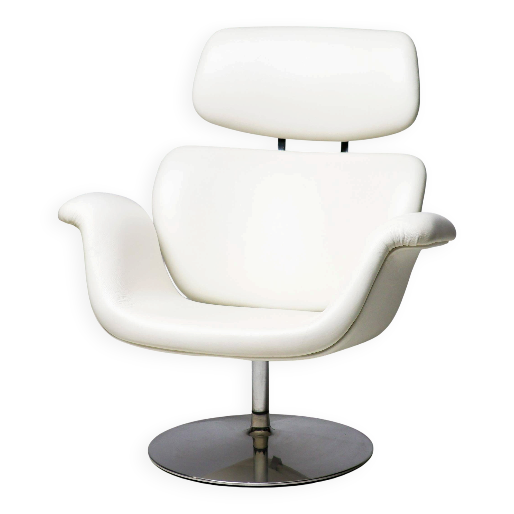 Artifort Tulip F545 Lounge Chair by Pierre Paulin, white leather