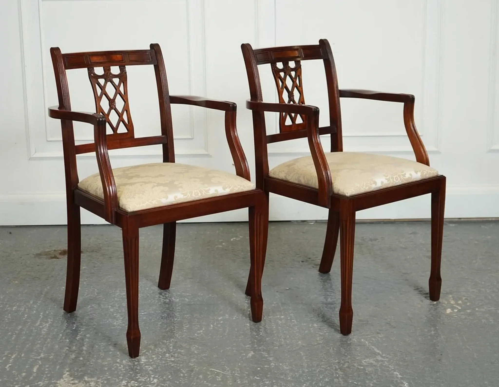 Chaises de Salle à Manger Hepplewhite avec Sièges Rembourrés Crème de Bevan Funnell, Set de 5