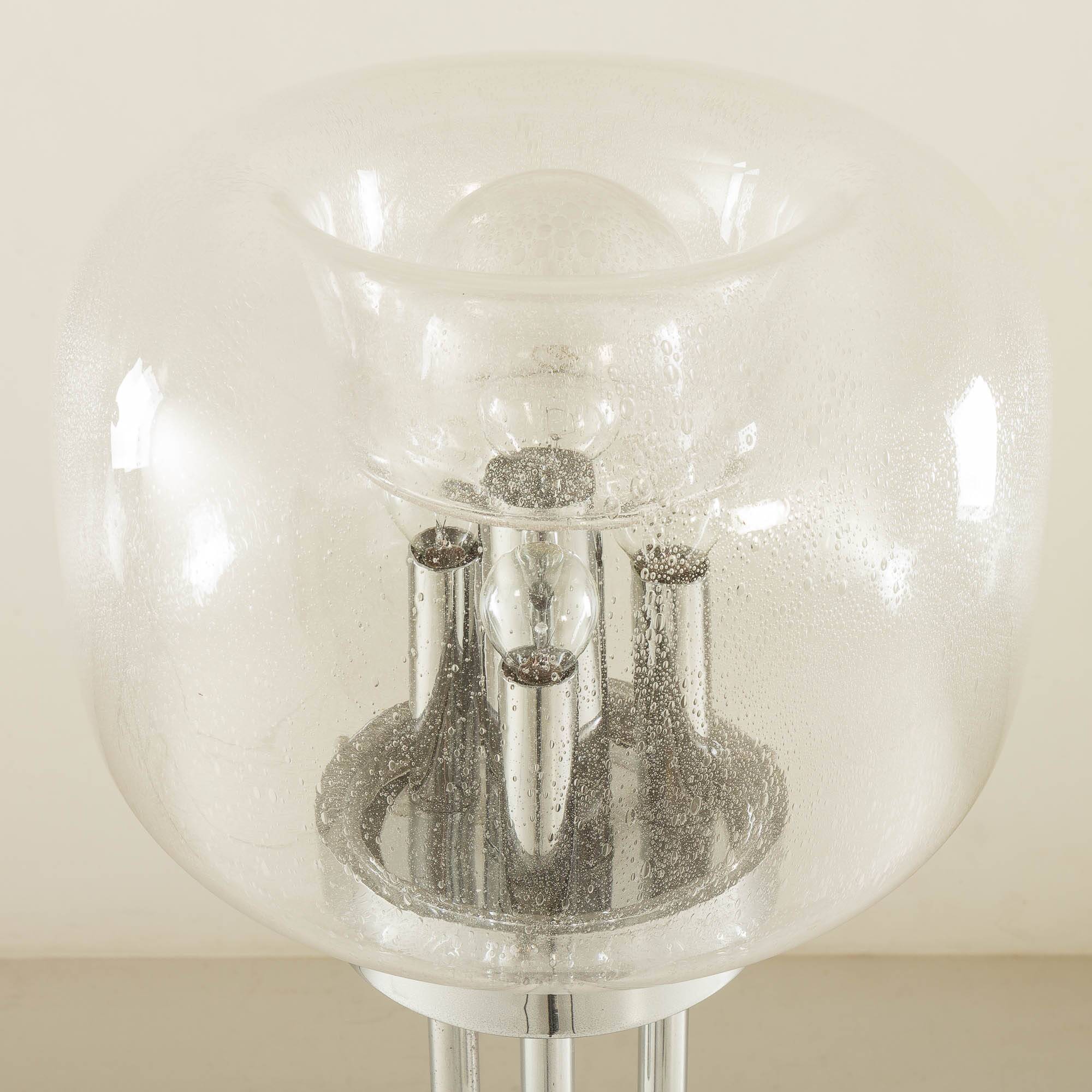 Lampe de sol en verre de Murano italienne attribuée à Toni Zuccheri, années 1970.