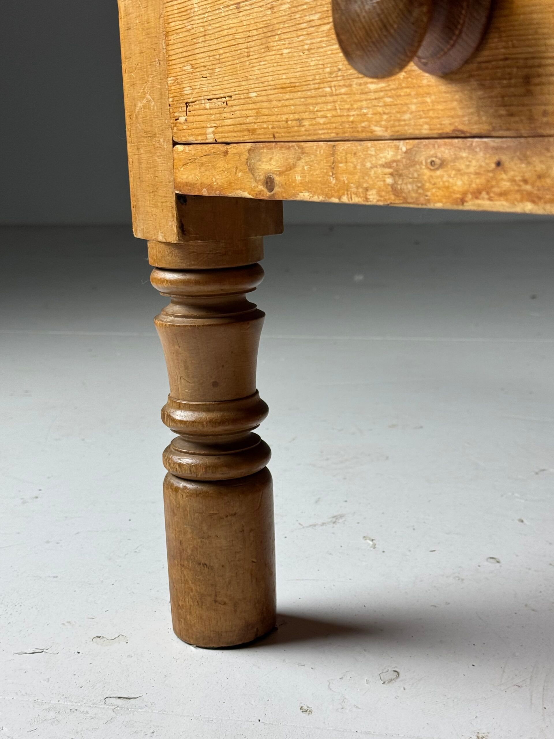 English coffee table 19th century pine