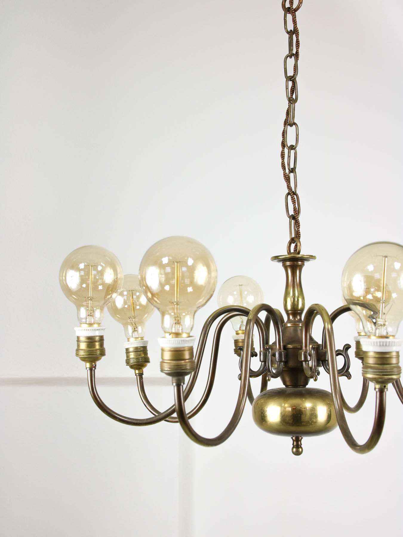 Viennese minimal brass 8-arm chandelier