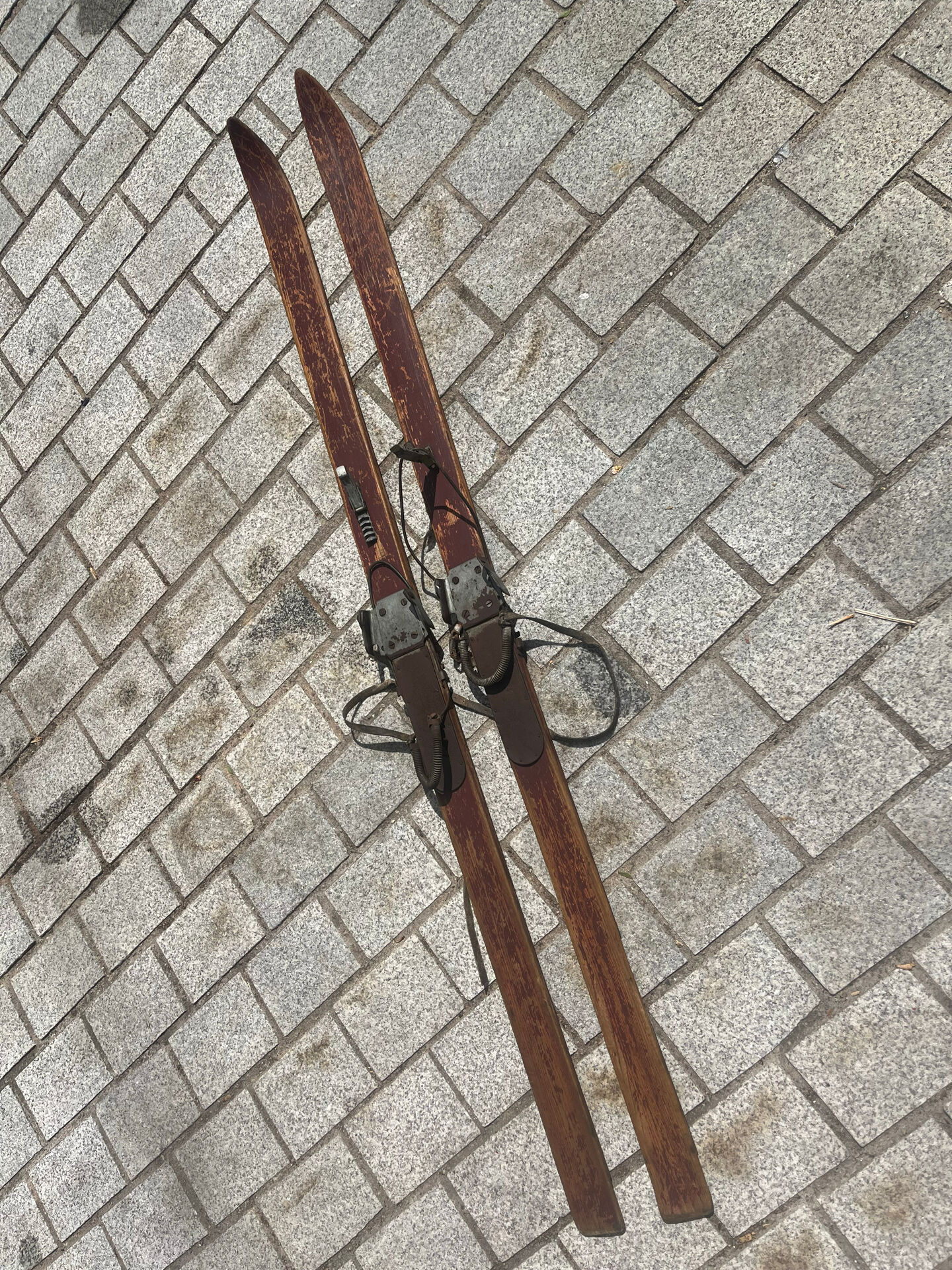 Vintage wooden skis pair L=194cm