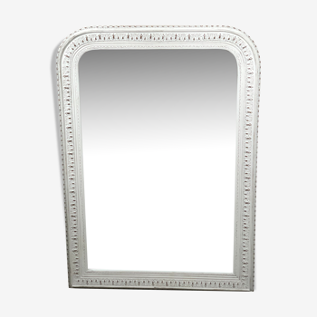 Miroir de style Louis Philippe en bois et stuc gris clair patiné 76x105cm