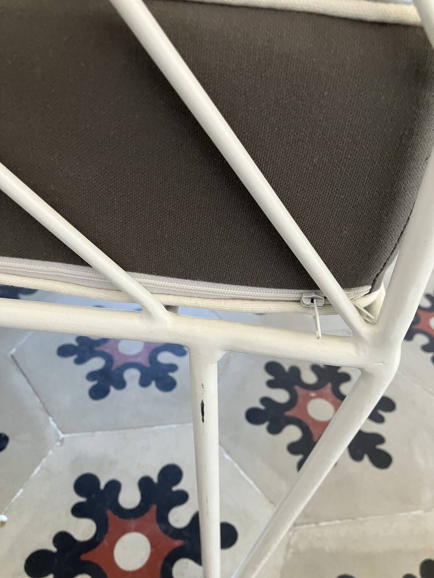 Vintage white metal Croisette style armchairs with hairpin legs in superb condition