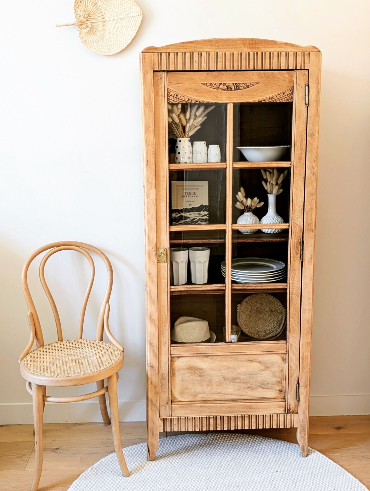 Armoire bonnetière Art Déco vitrée
